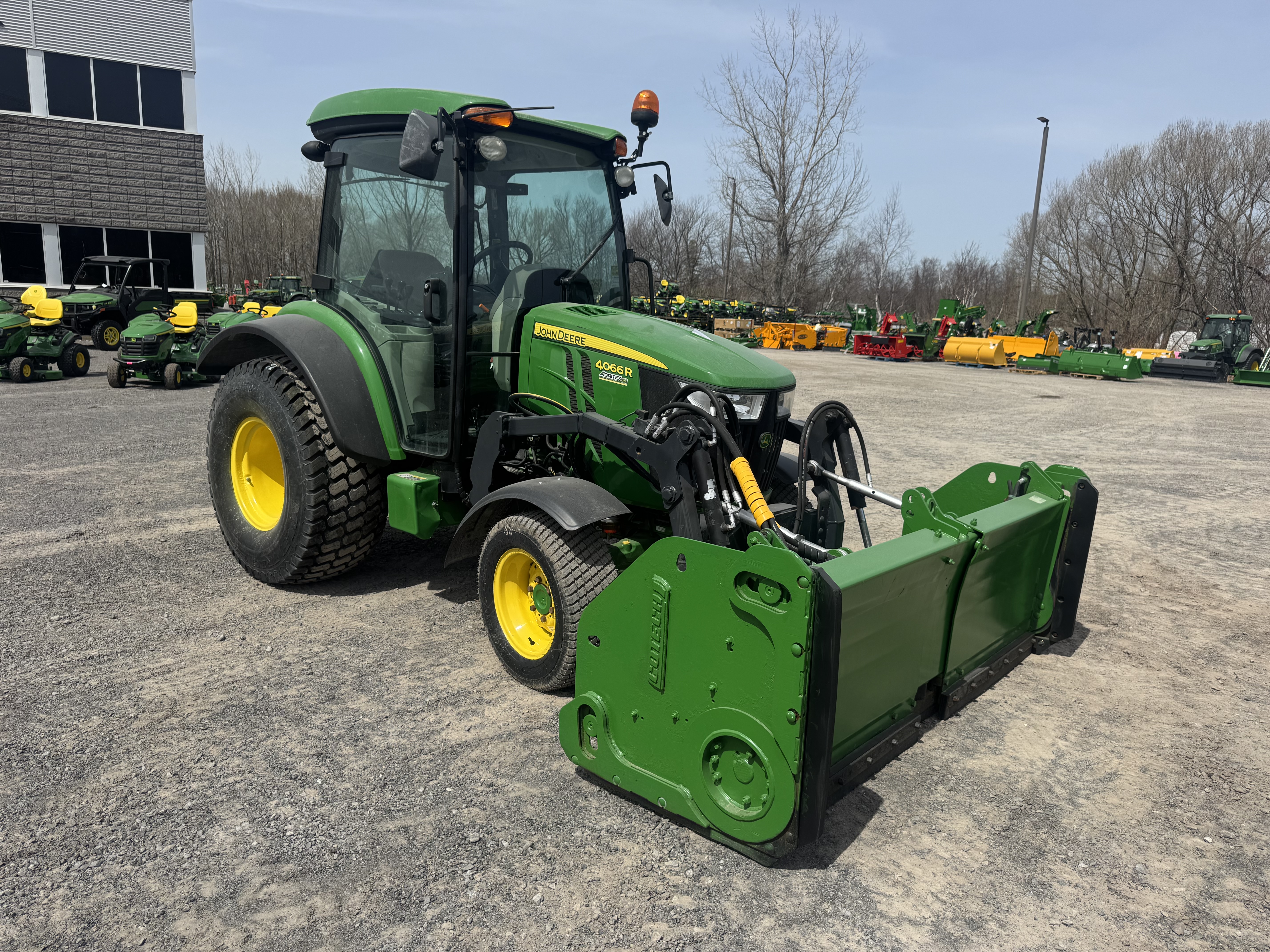 John Deere 4066R GRATTE TURF    