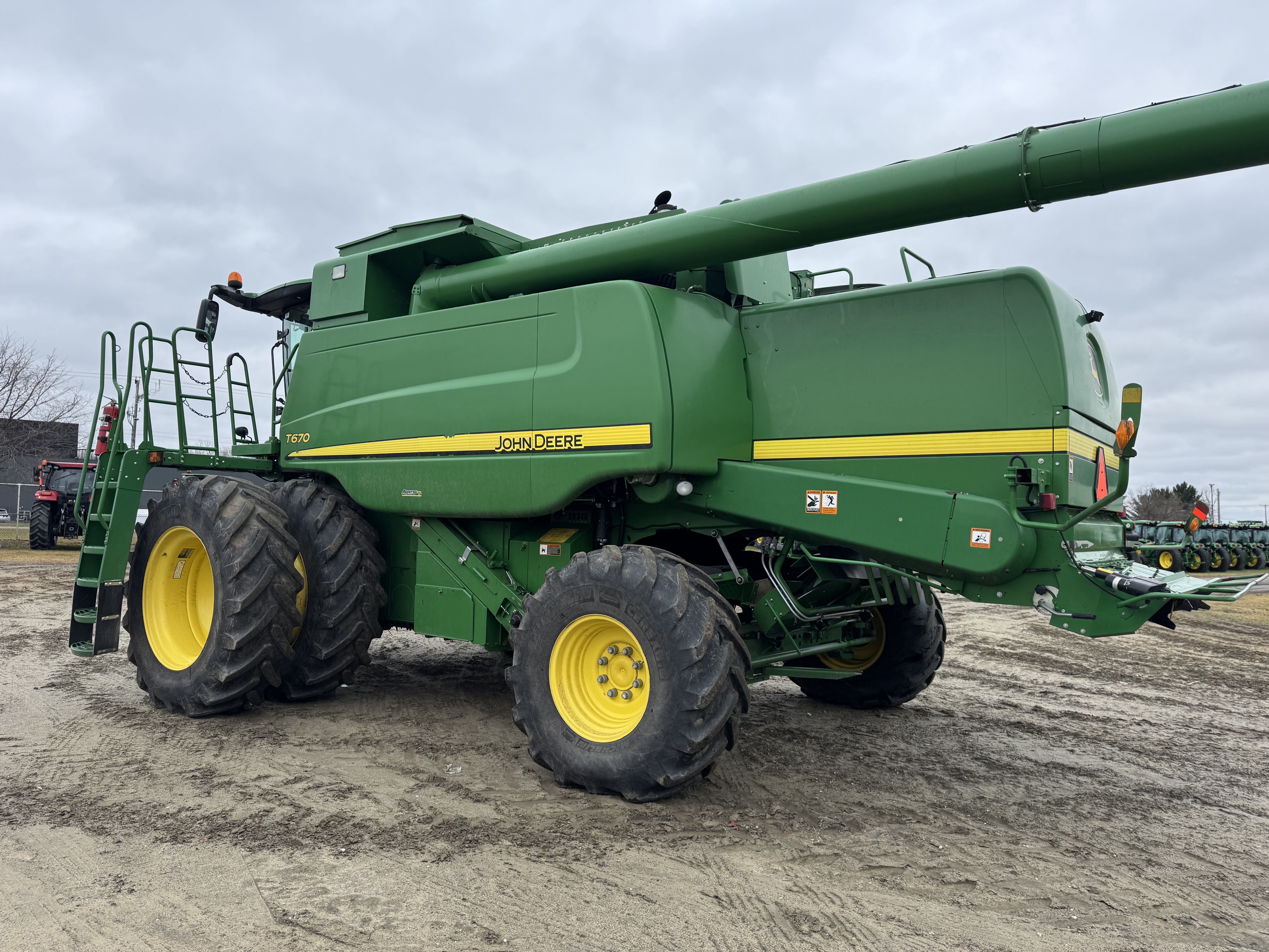 John Deere T670