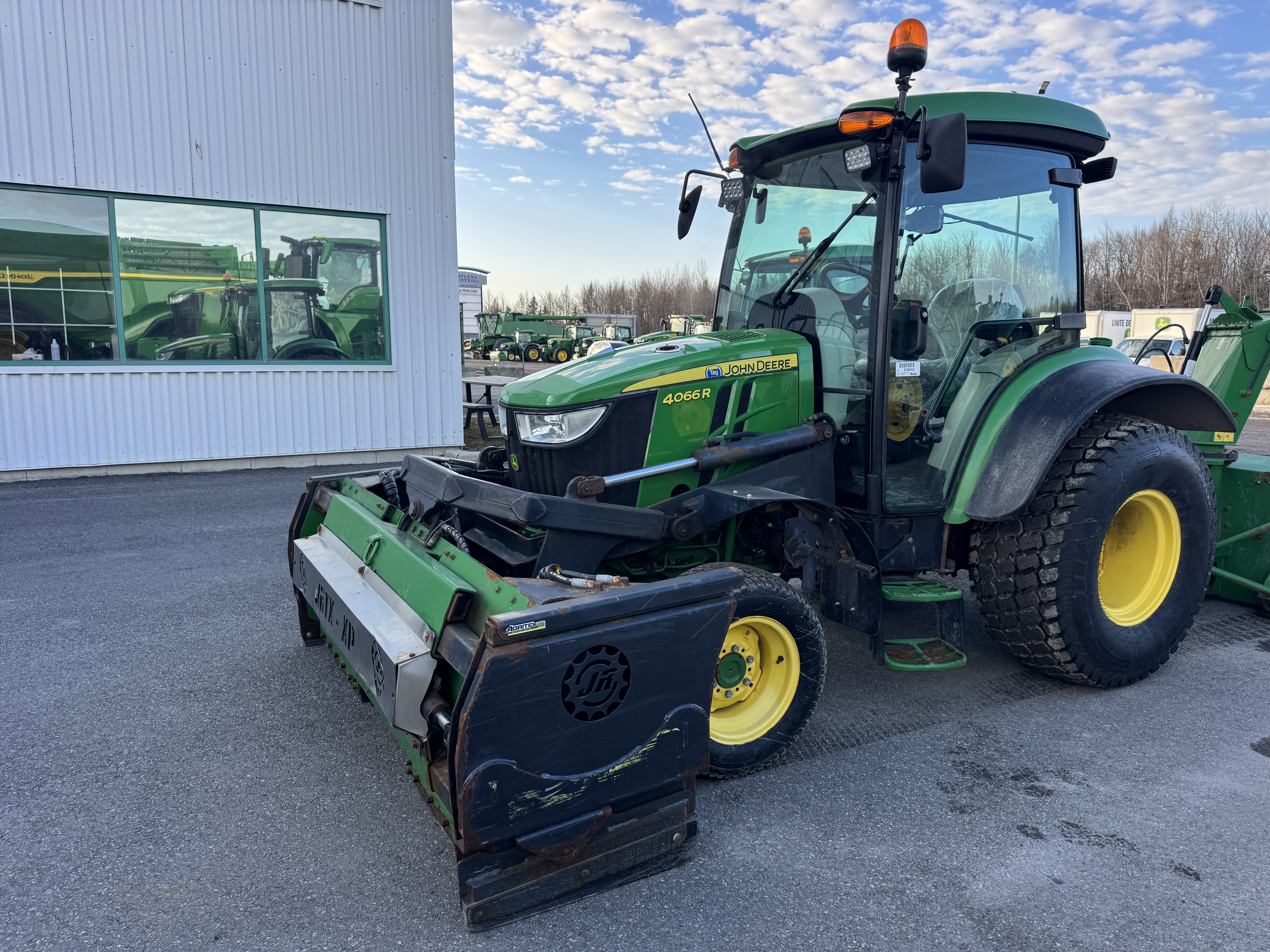 John Deere 4066R GRATTE TURF    
