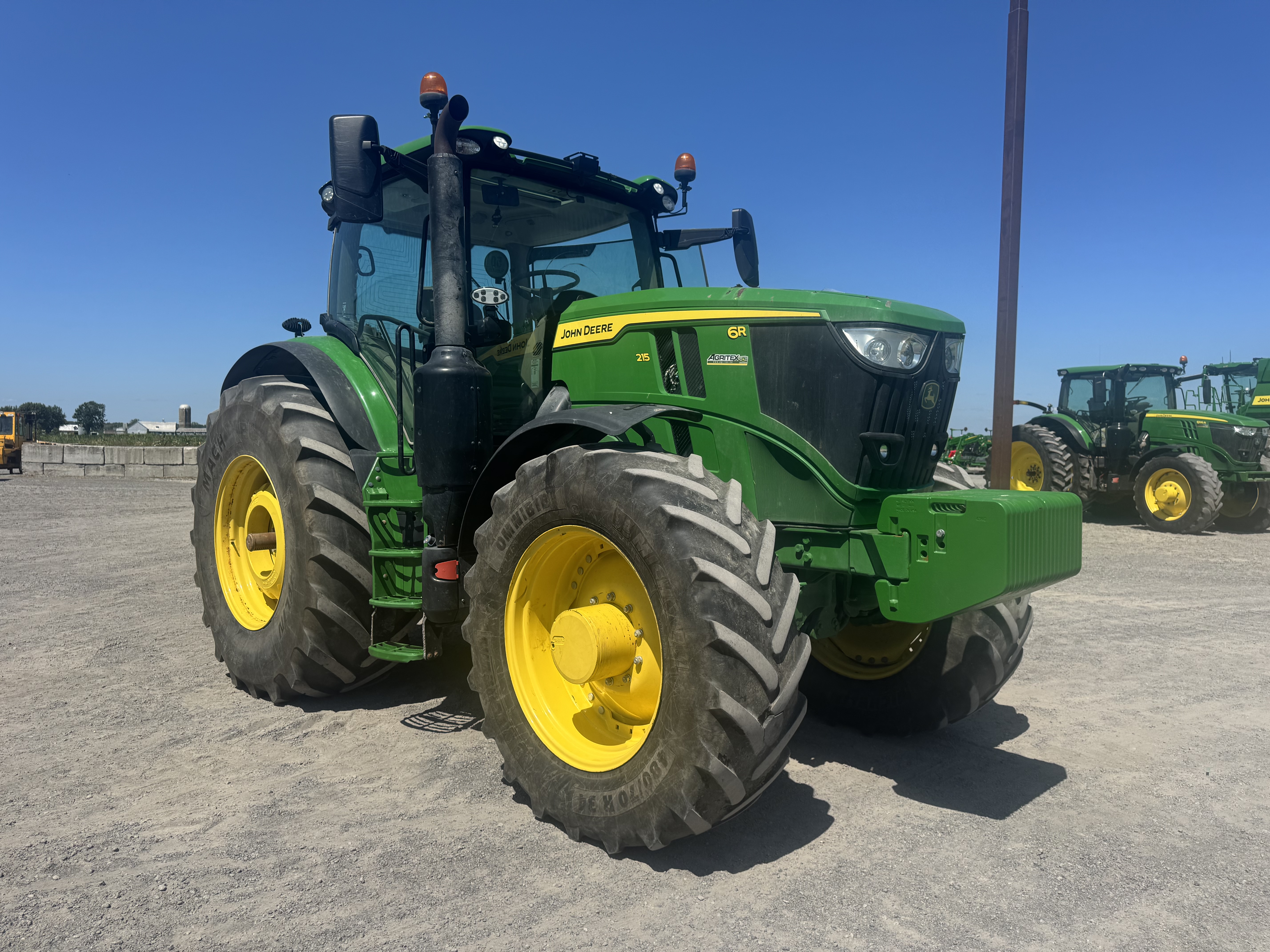 John Deere 6R 215