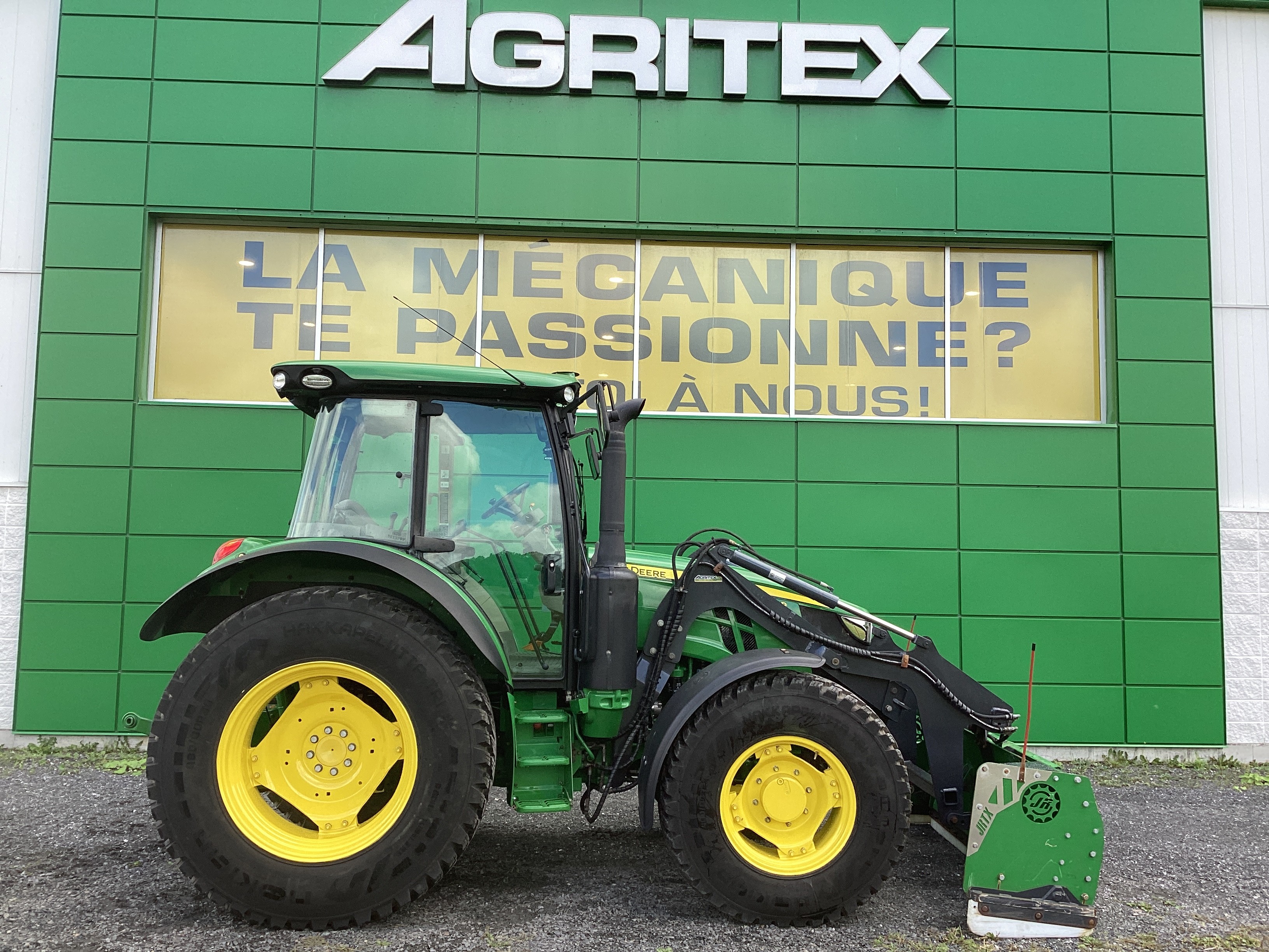 John Deere 5100R NOKIAN GRATTE