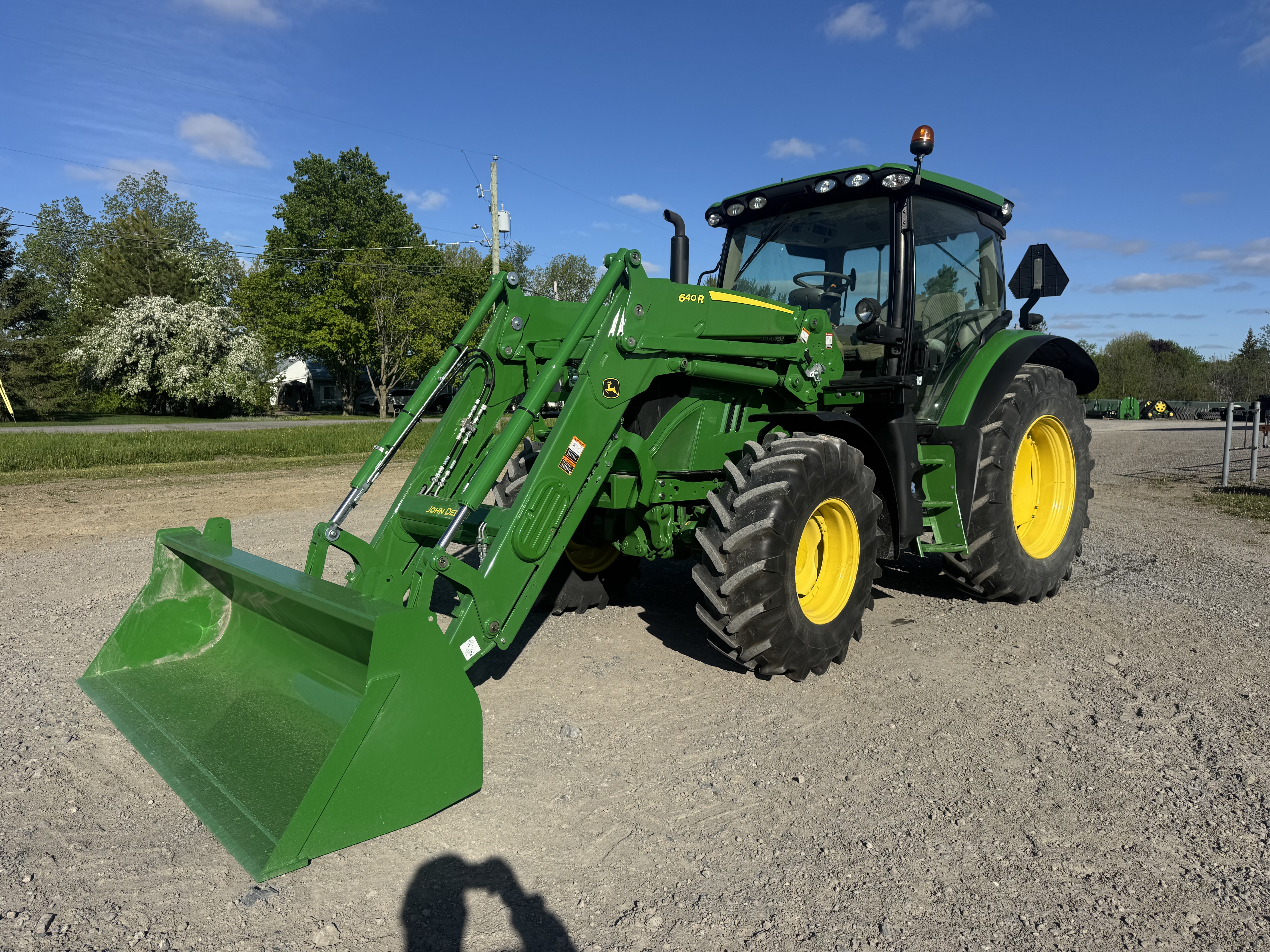 John Deere 6120R 