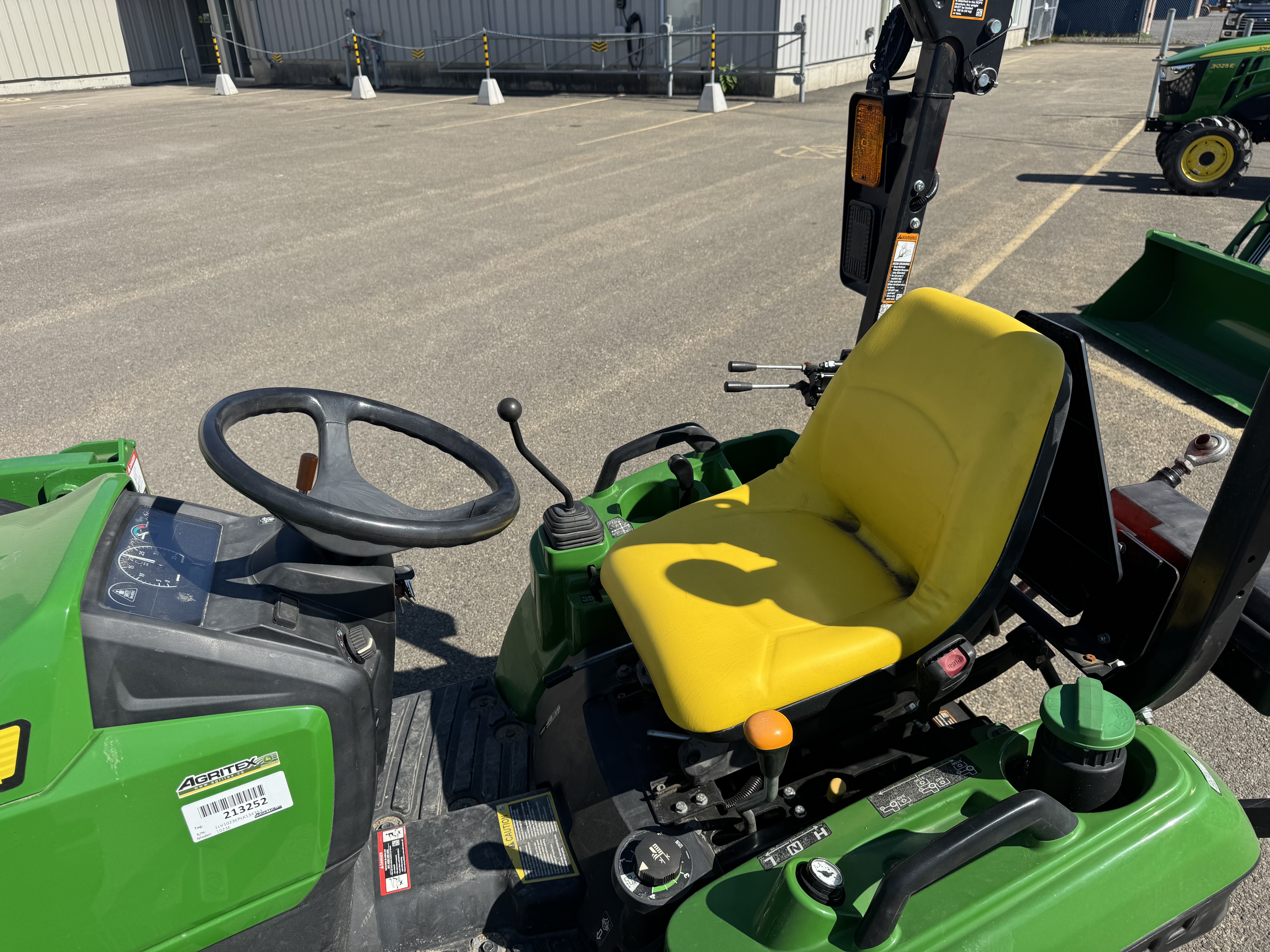 John Deere 1023E