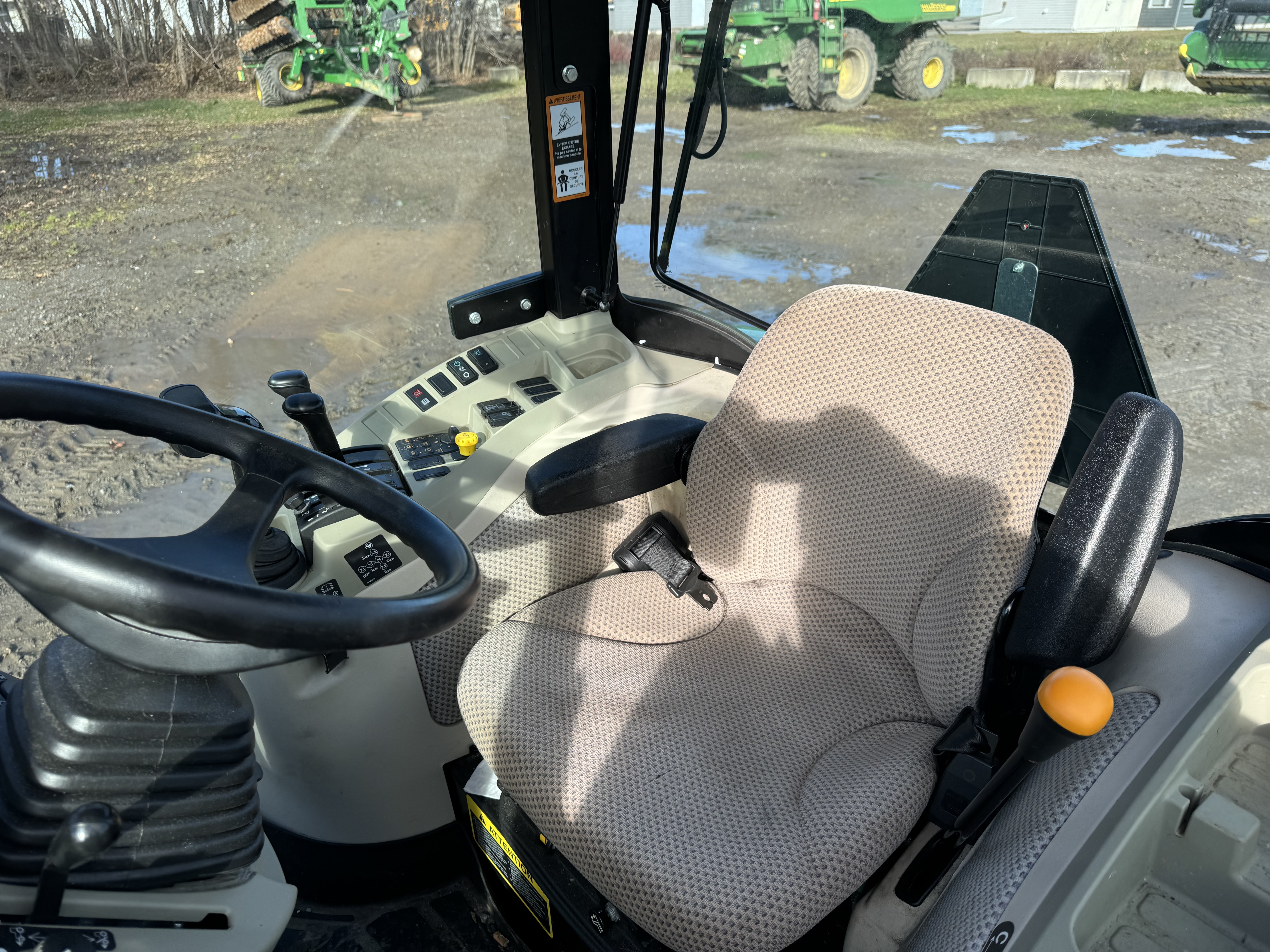 John Deere 4066R GRATTE NOKIAN  