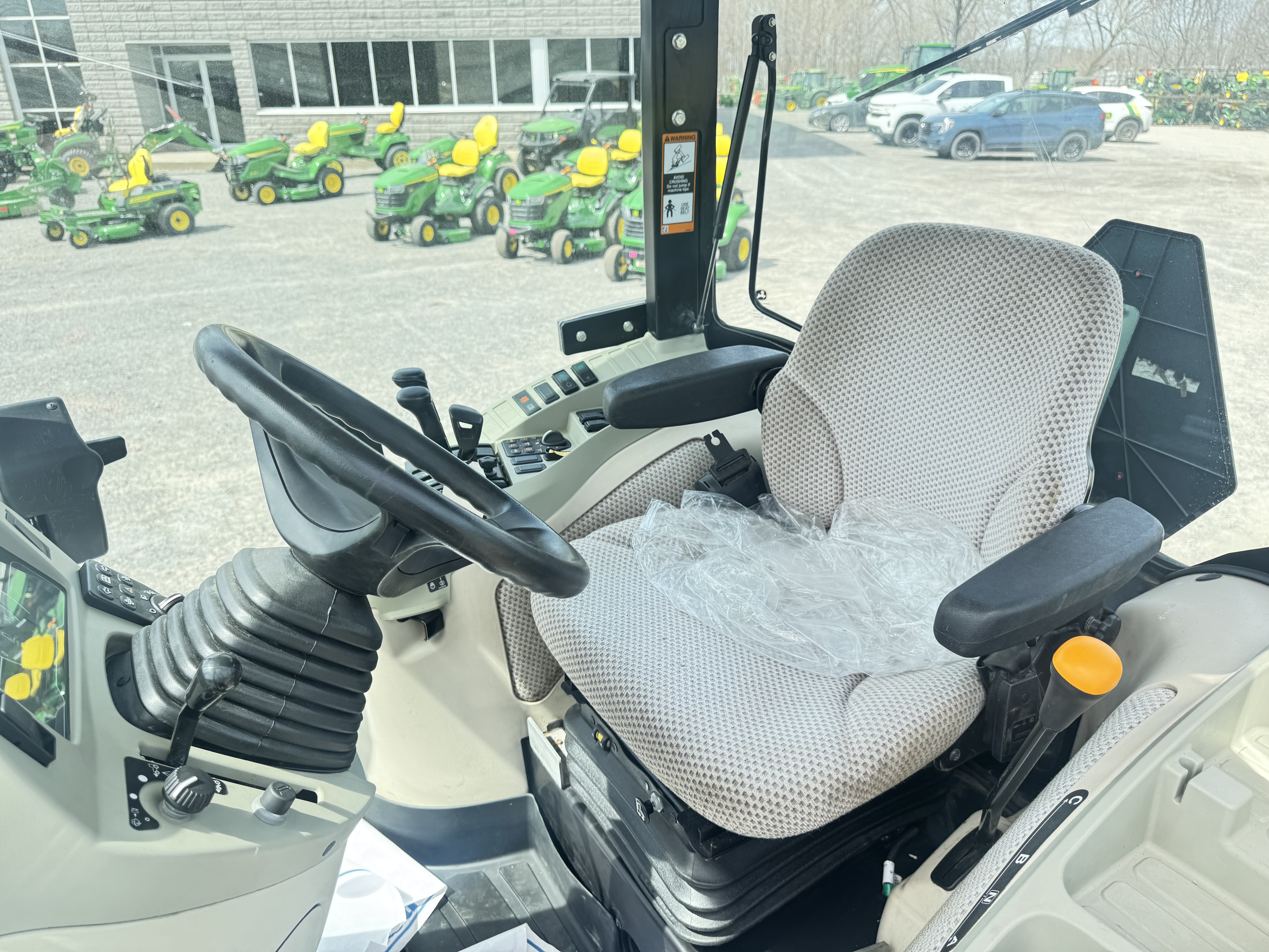 John Deere 4066R GRATTE NOKIAN    