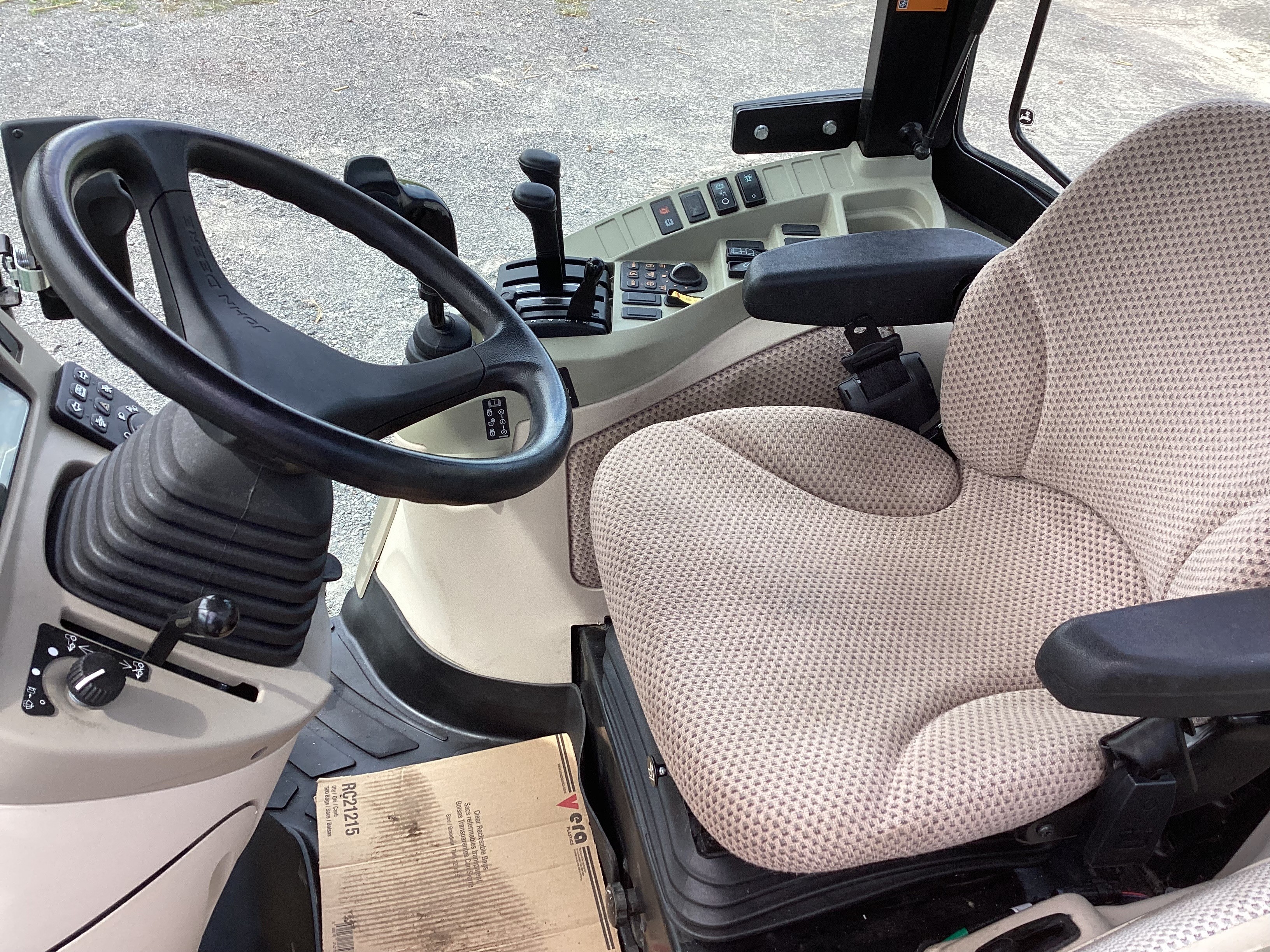 John Deere 4052R GRATTE NOKIAN 