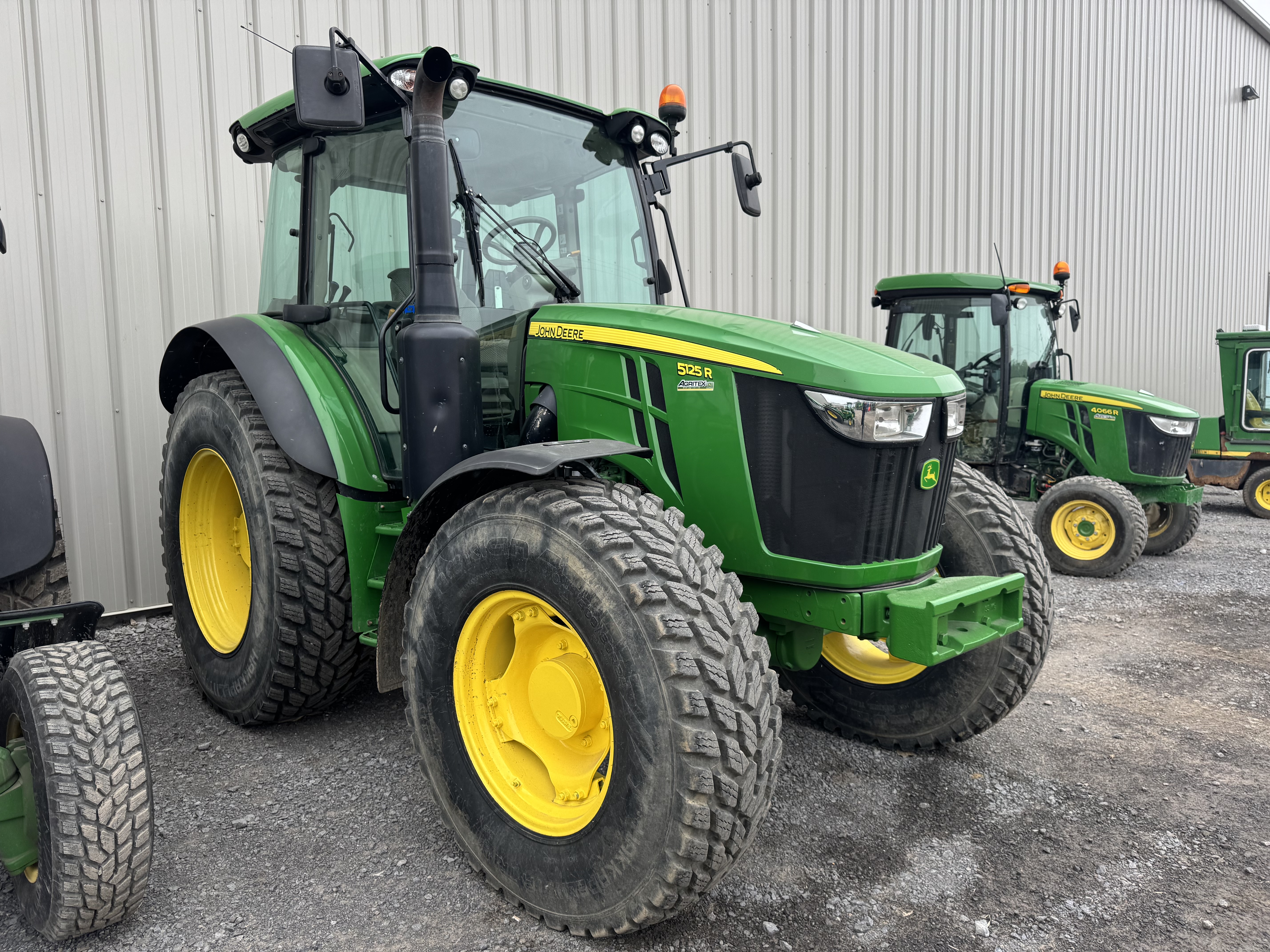 John Deere 5125R NOKIAN