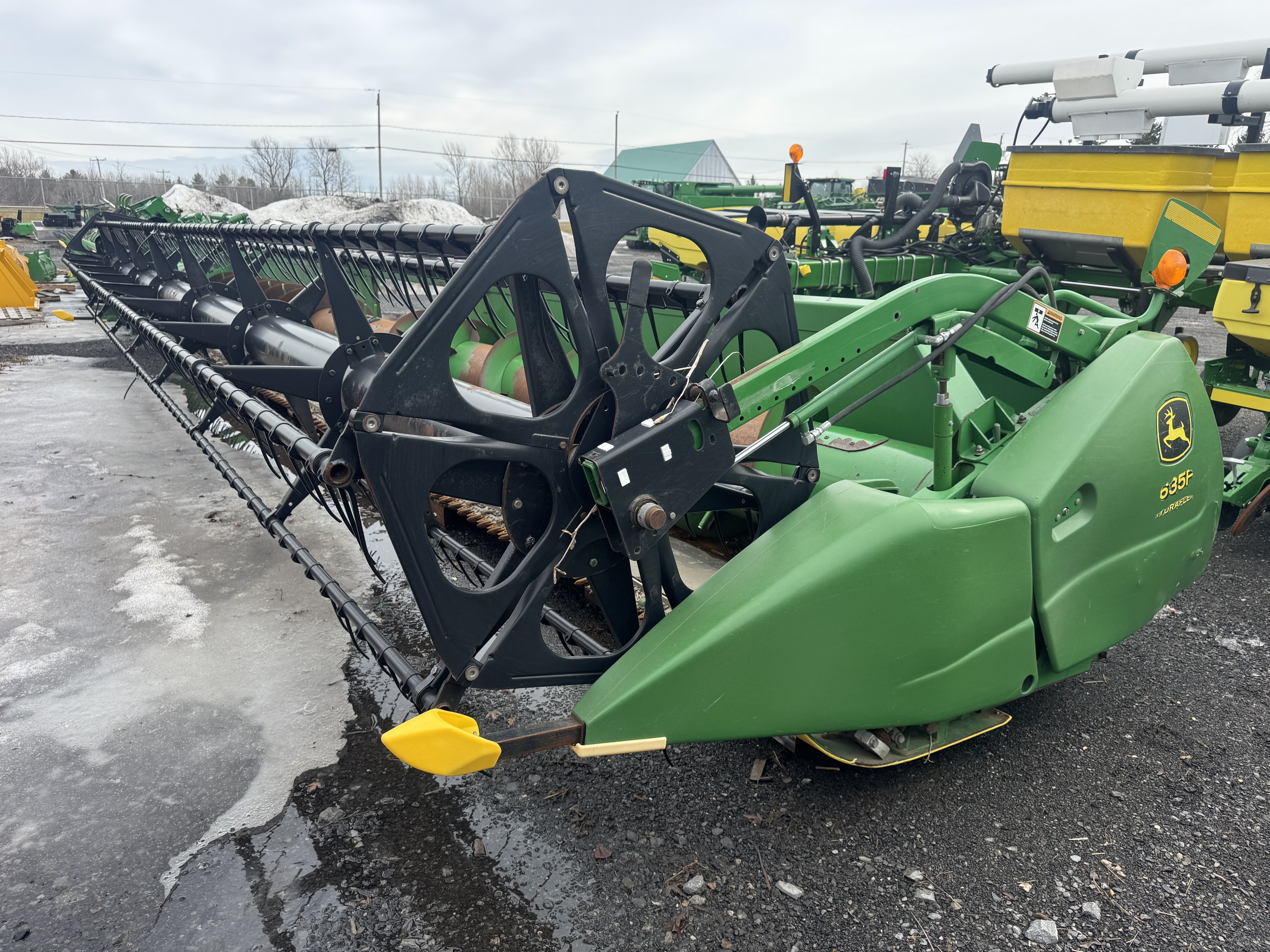 John Deere 635F