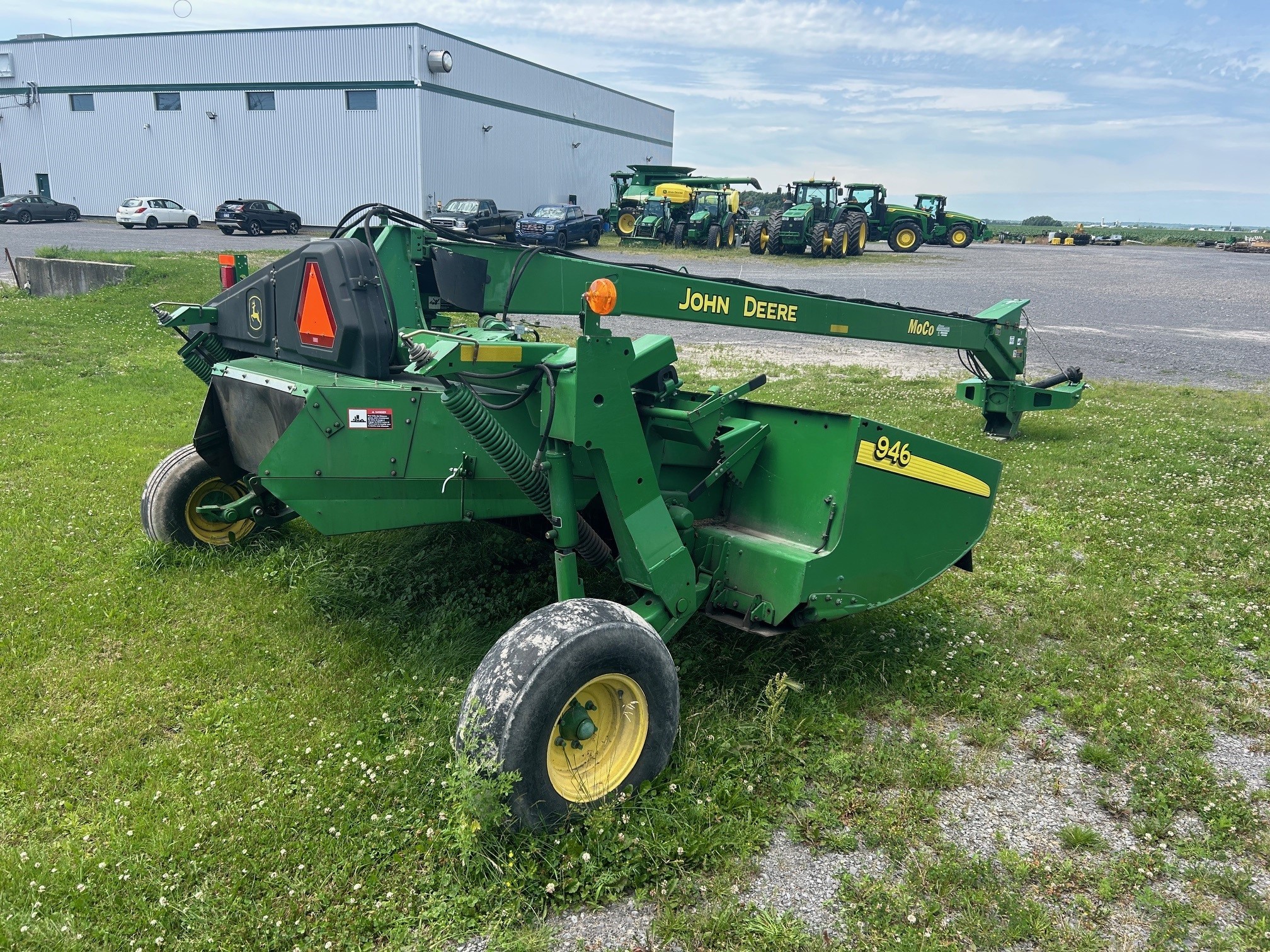 John Deere 946