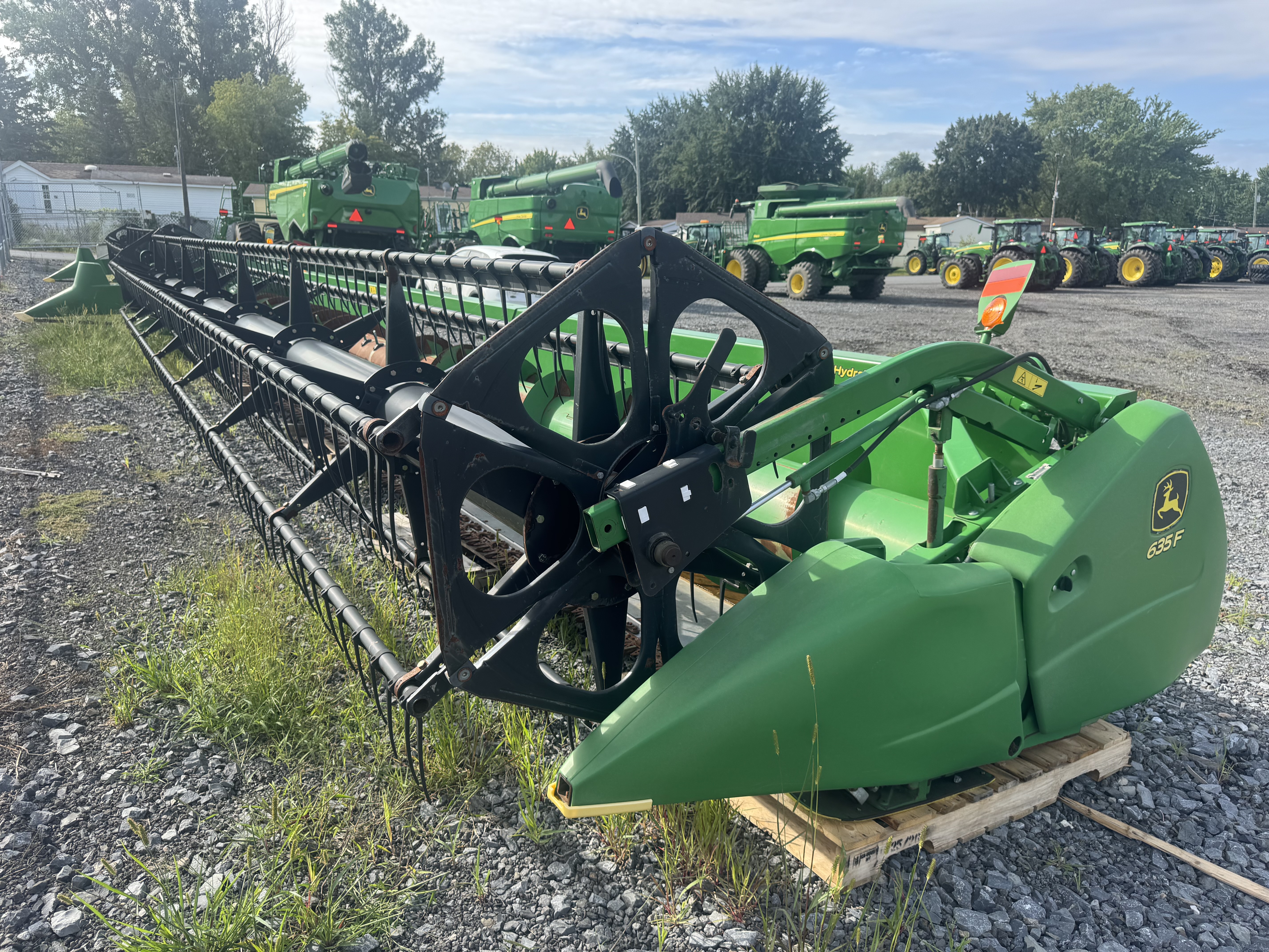 John Deere 635F
