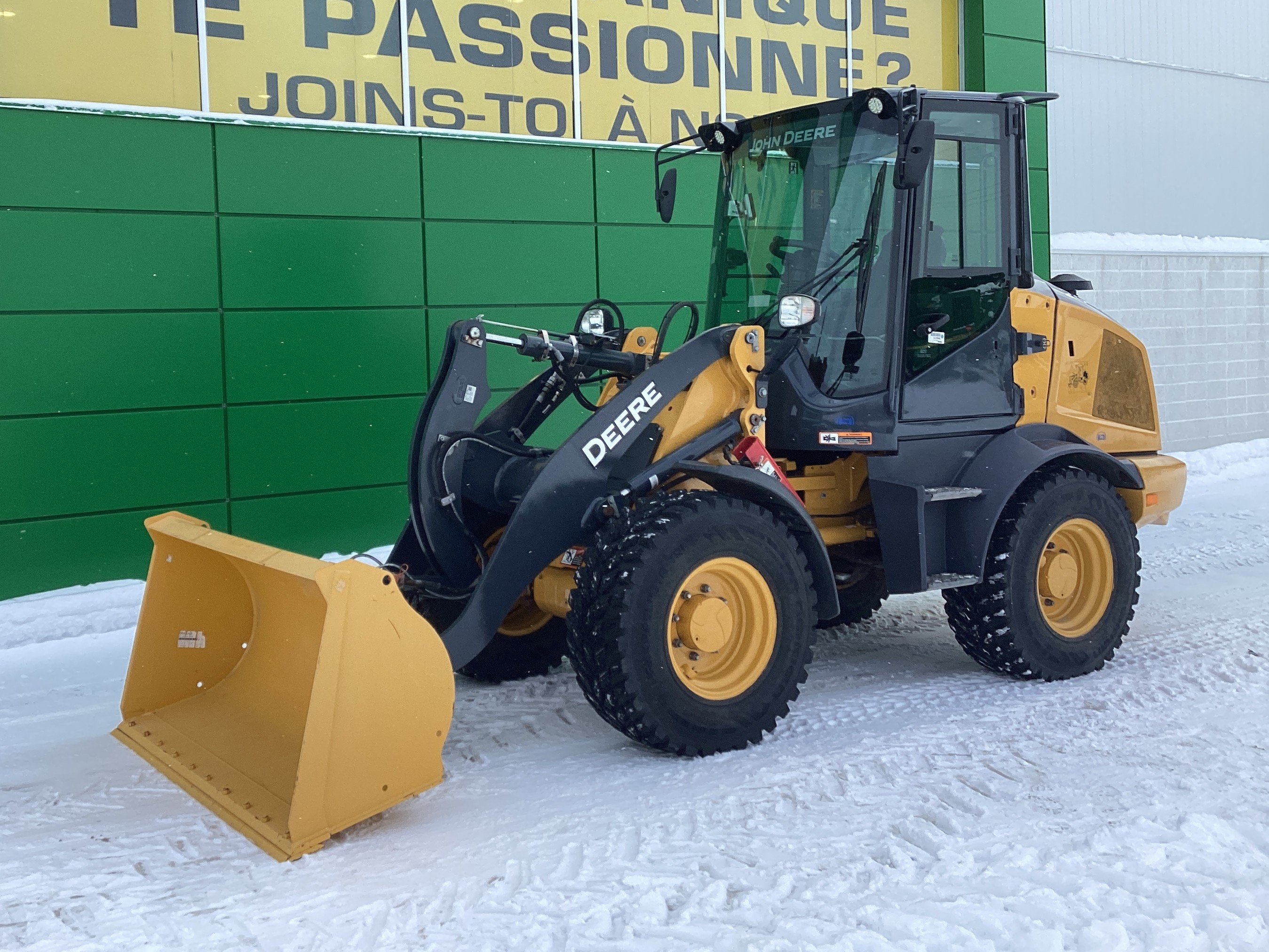 John Deere 244L