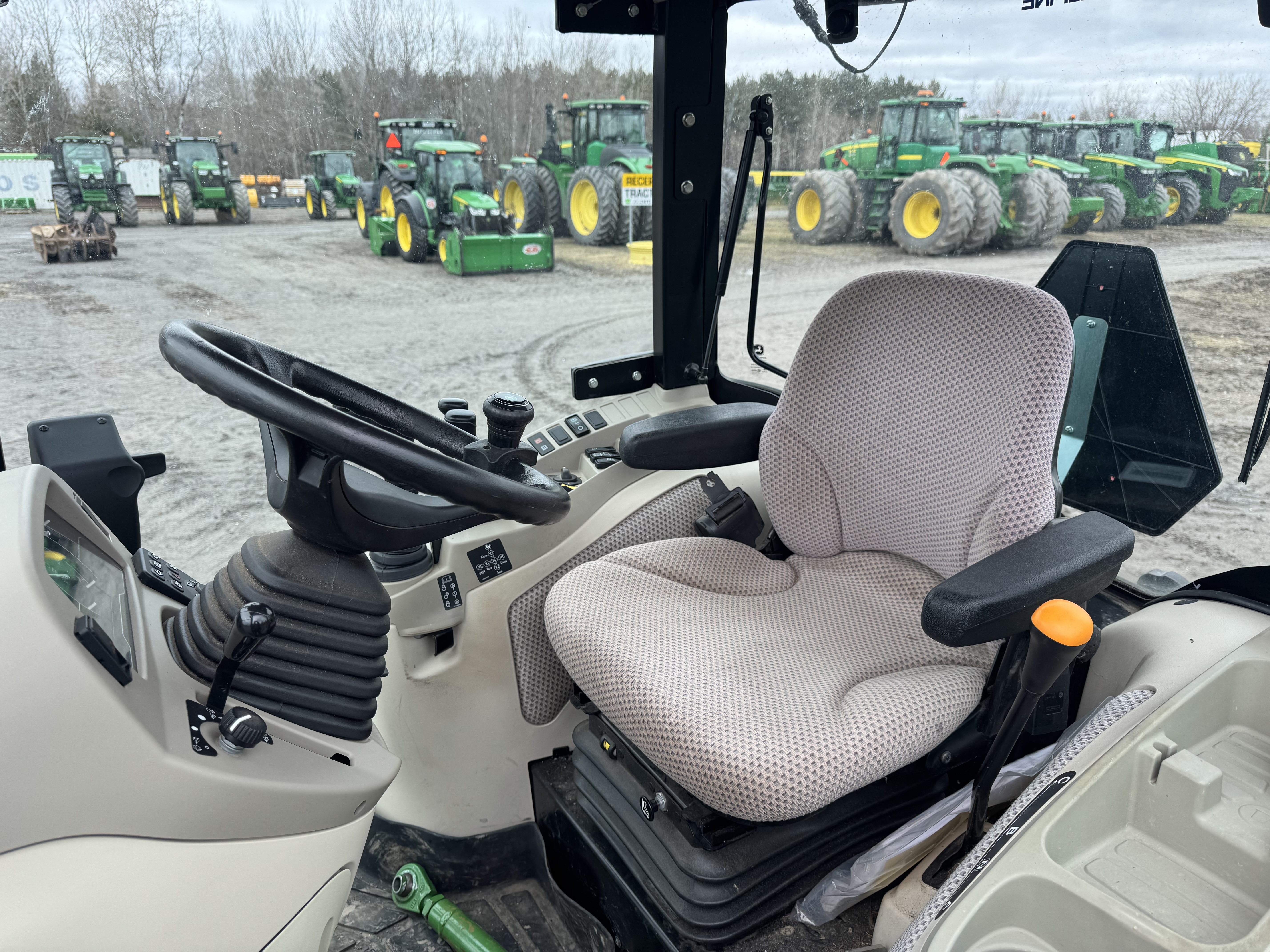 John Deere 4066R NOKIAN 
