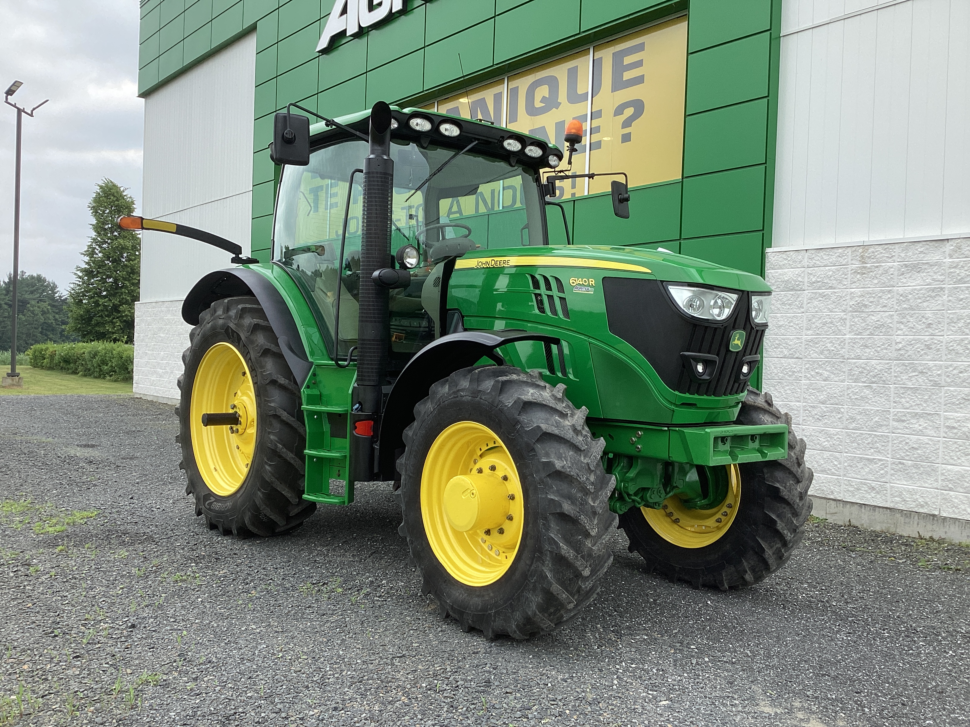 John Deere 6140R 