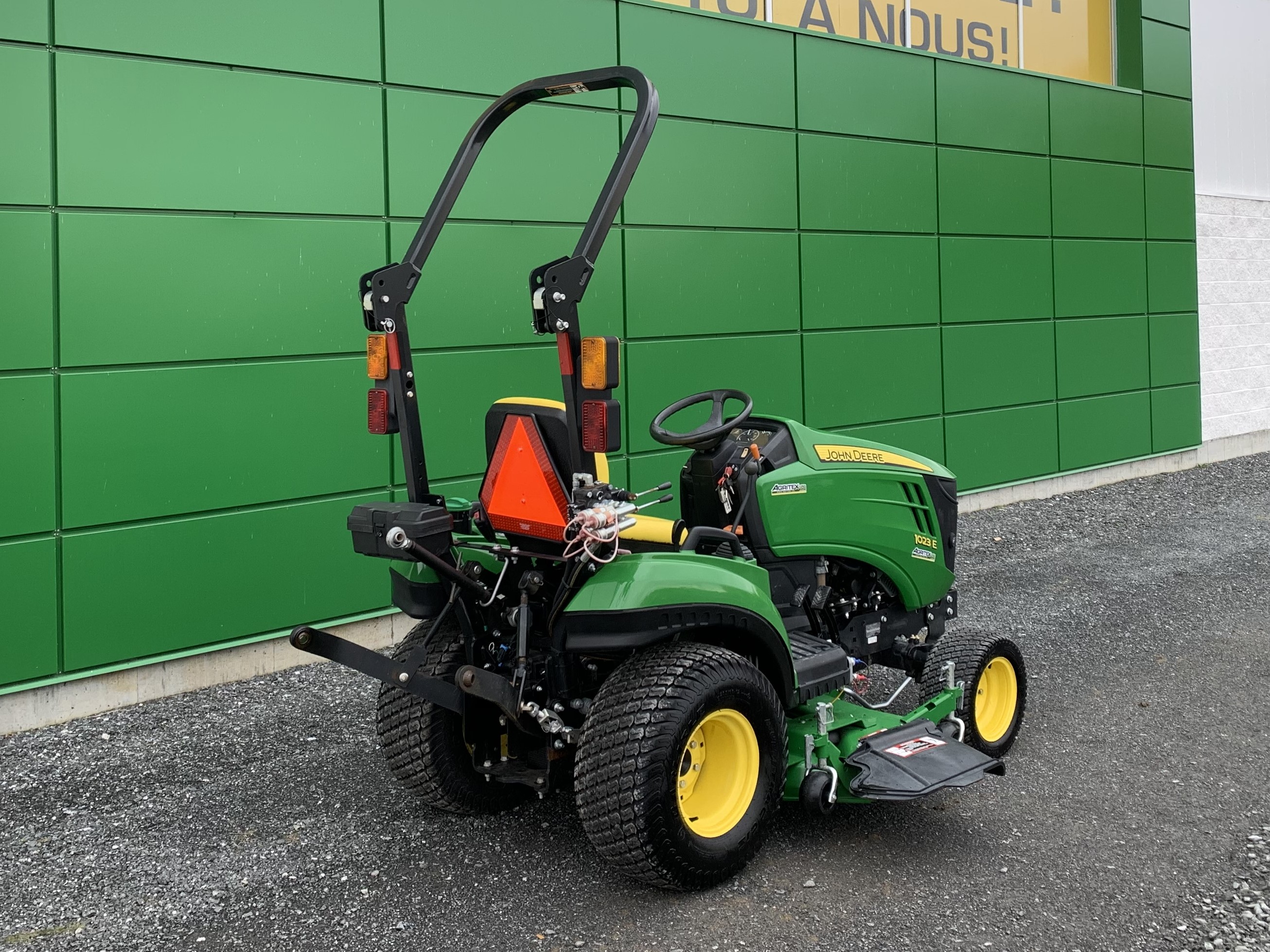 John Deere 1023E