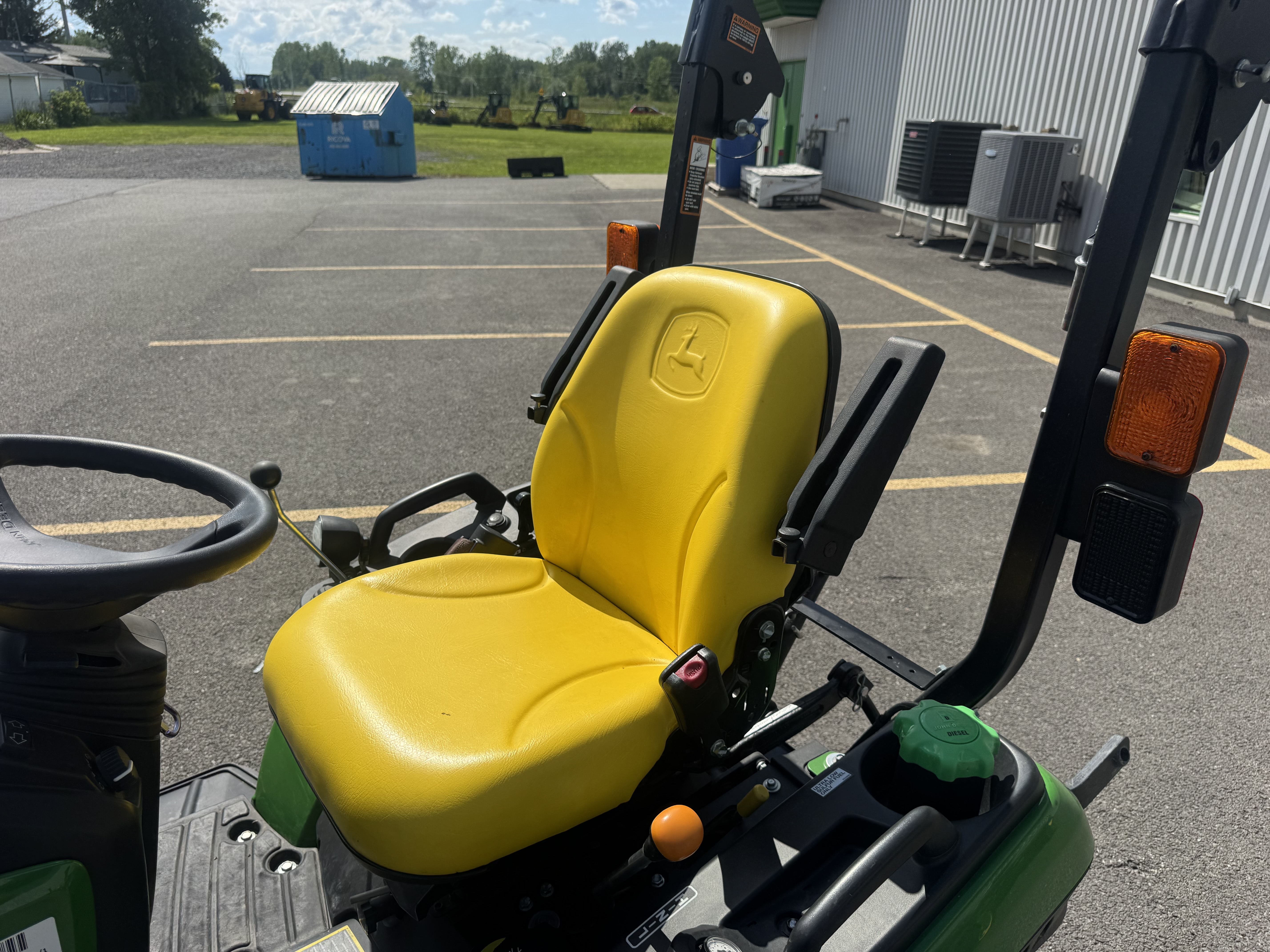 John Deere 1025R