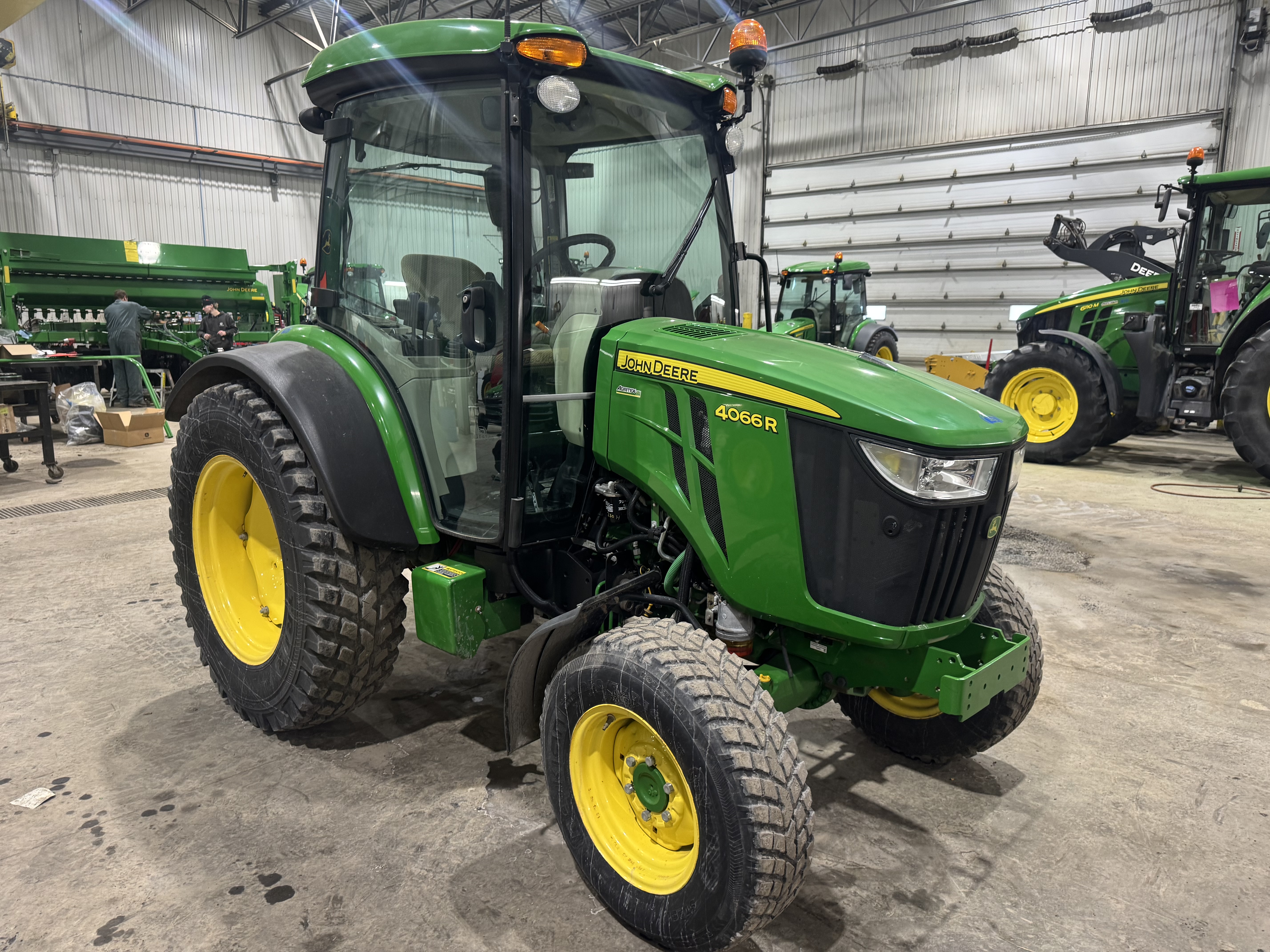 John Deere 4066R NOKIAN 