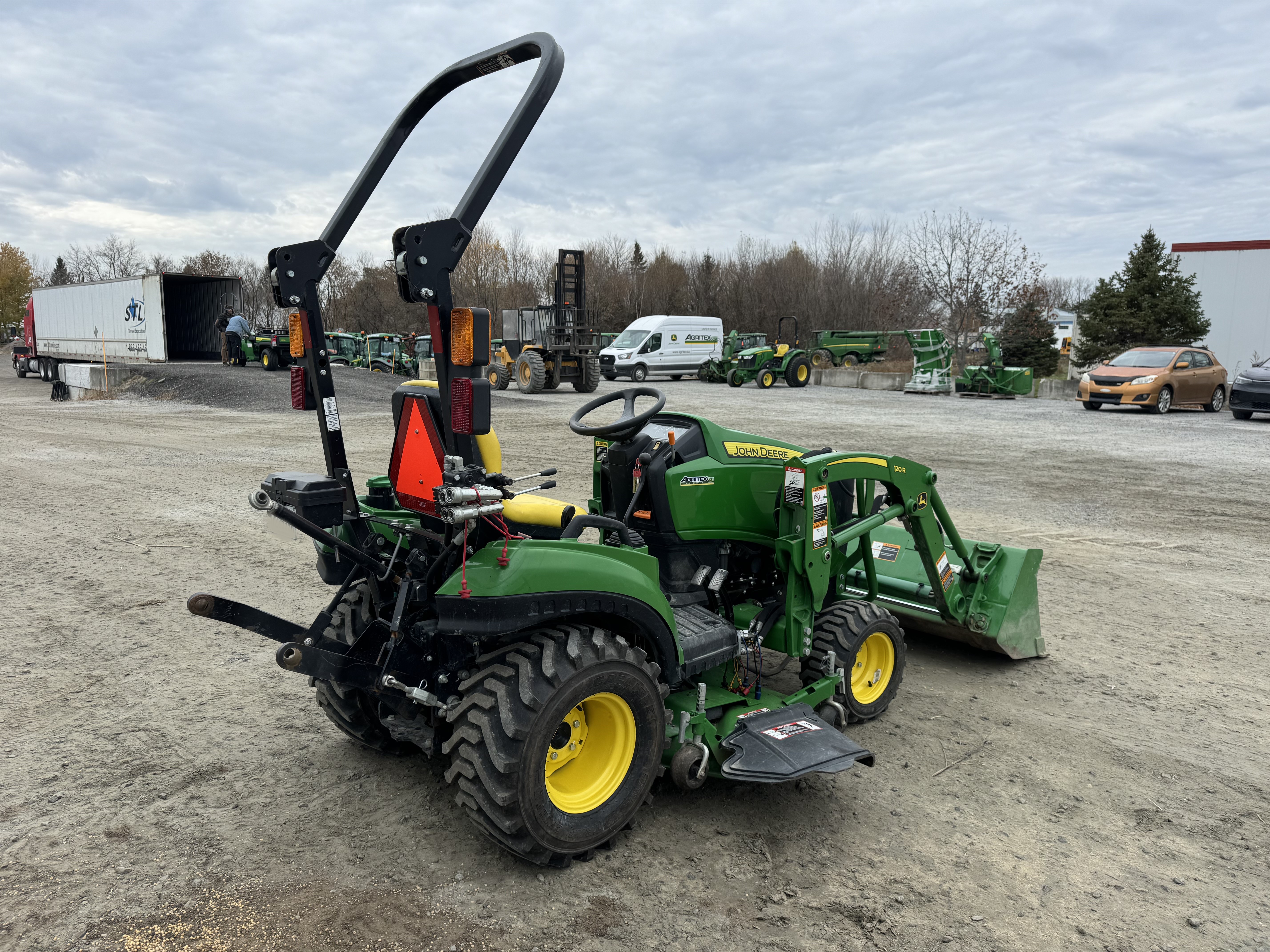 John Deere 1023E