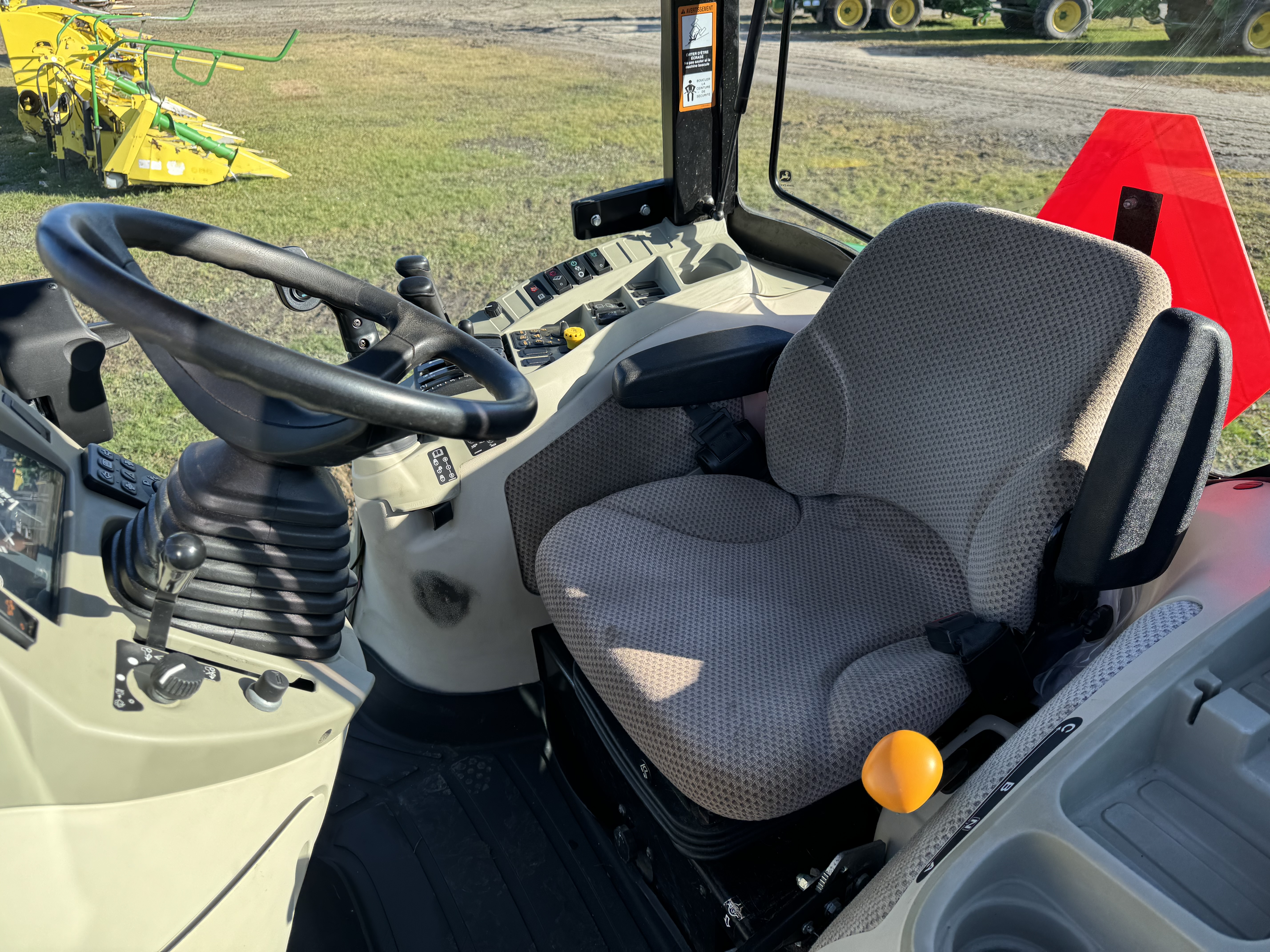 John Deere 4066R GRATTE NOKIAN    