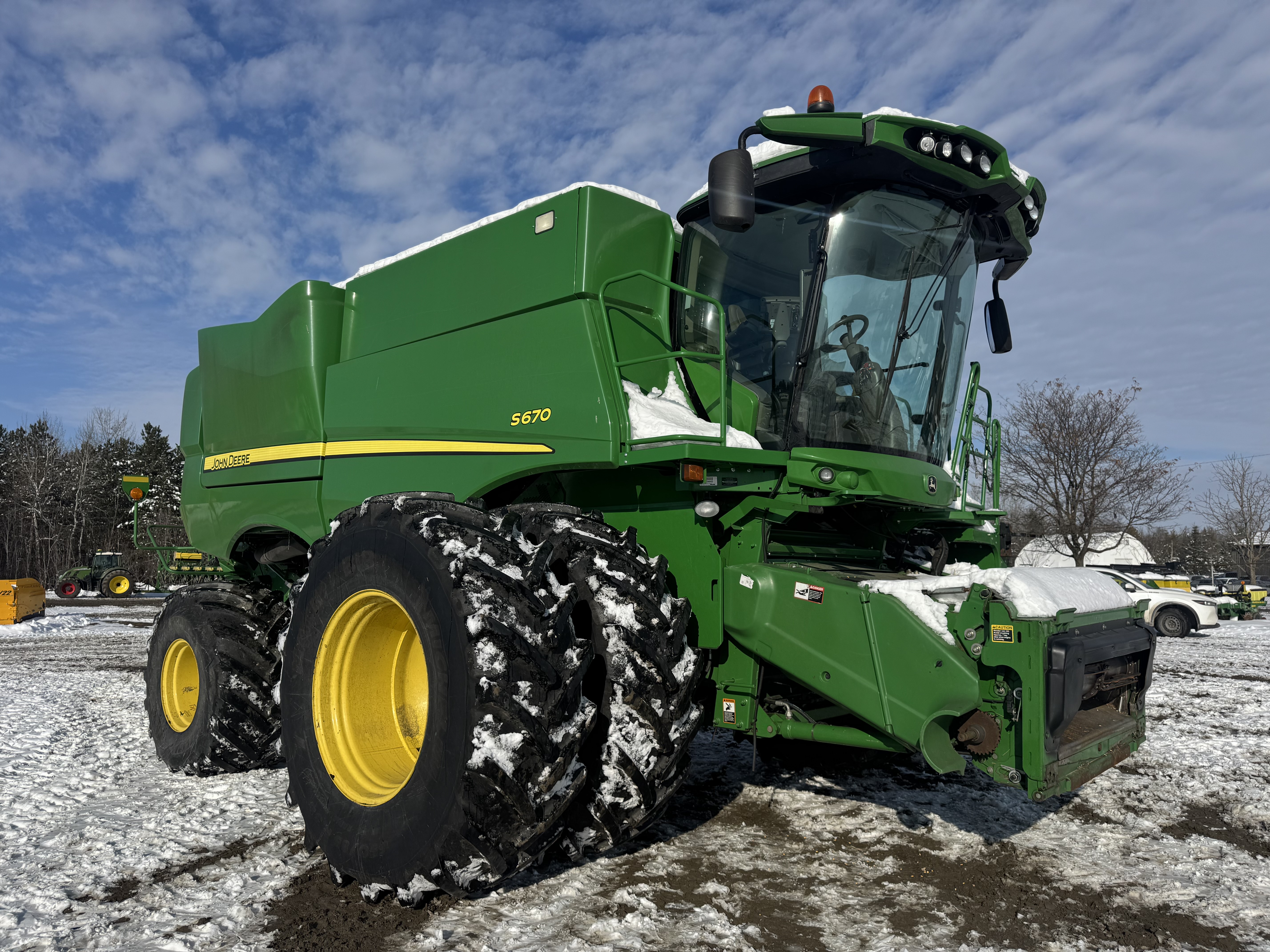 John Deere S670