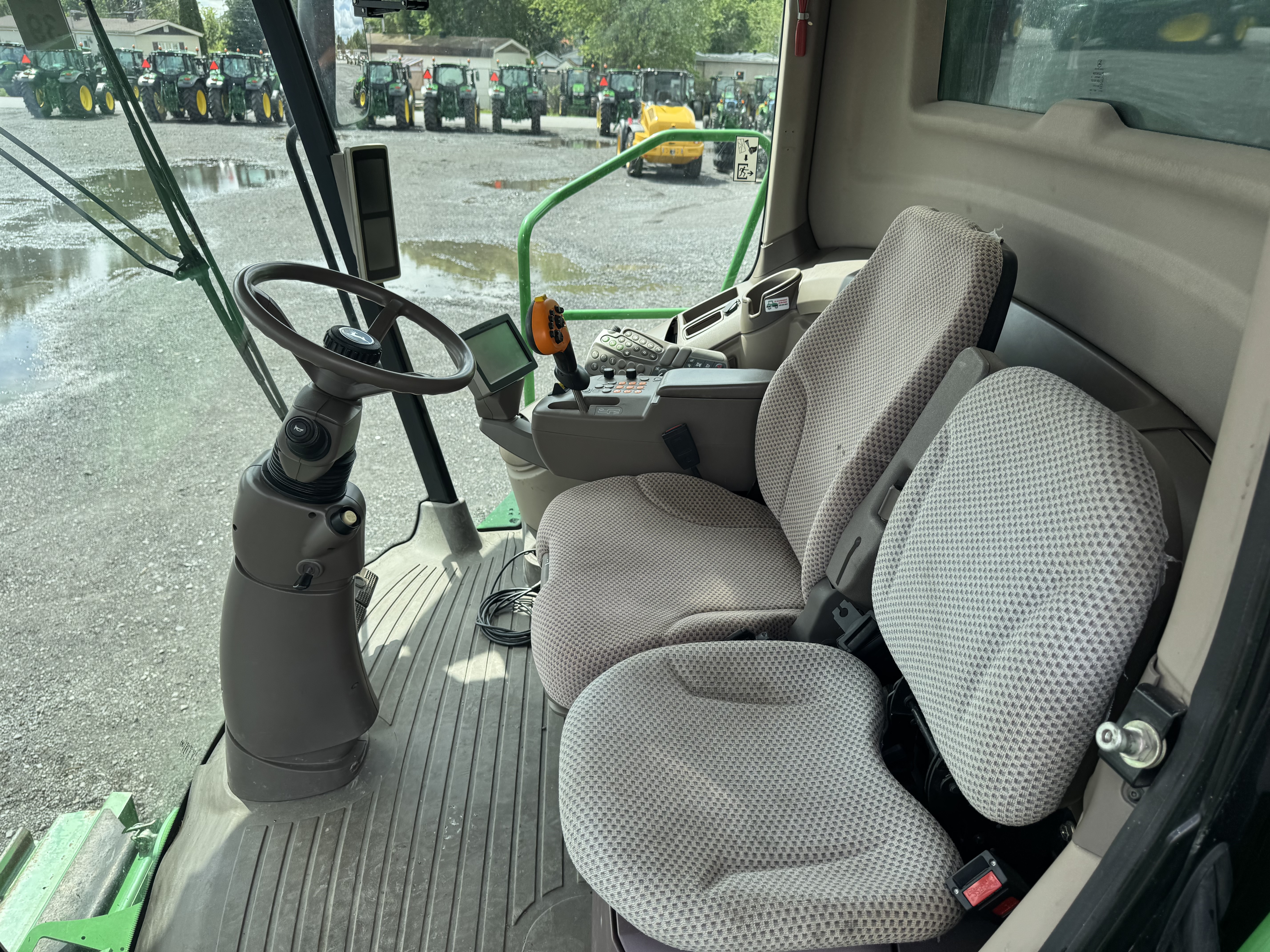 John Deere S670