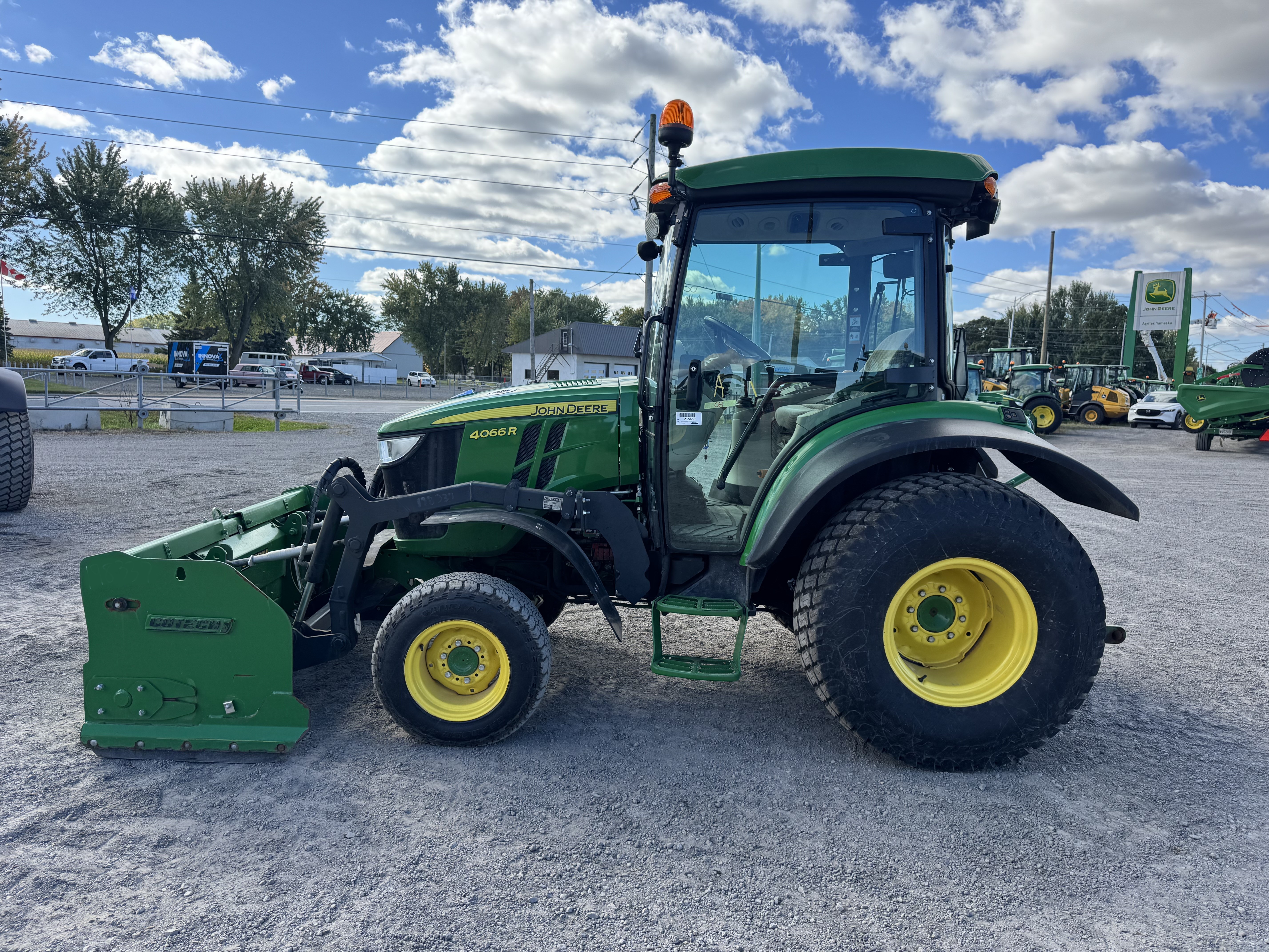 John Deere 4066R GRATTE TURF    