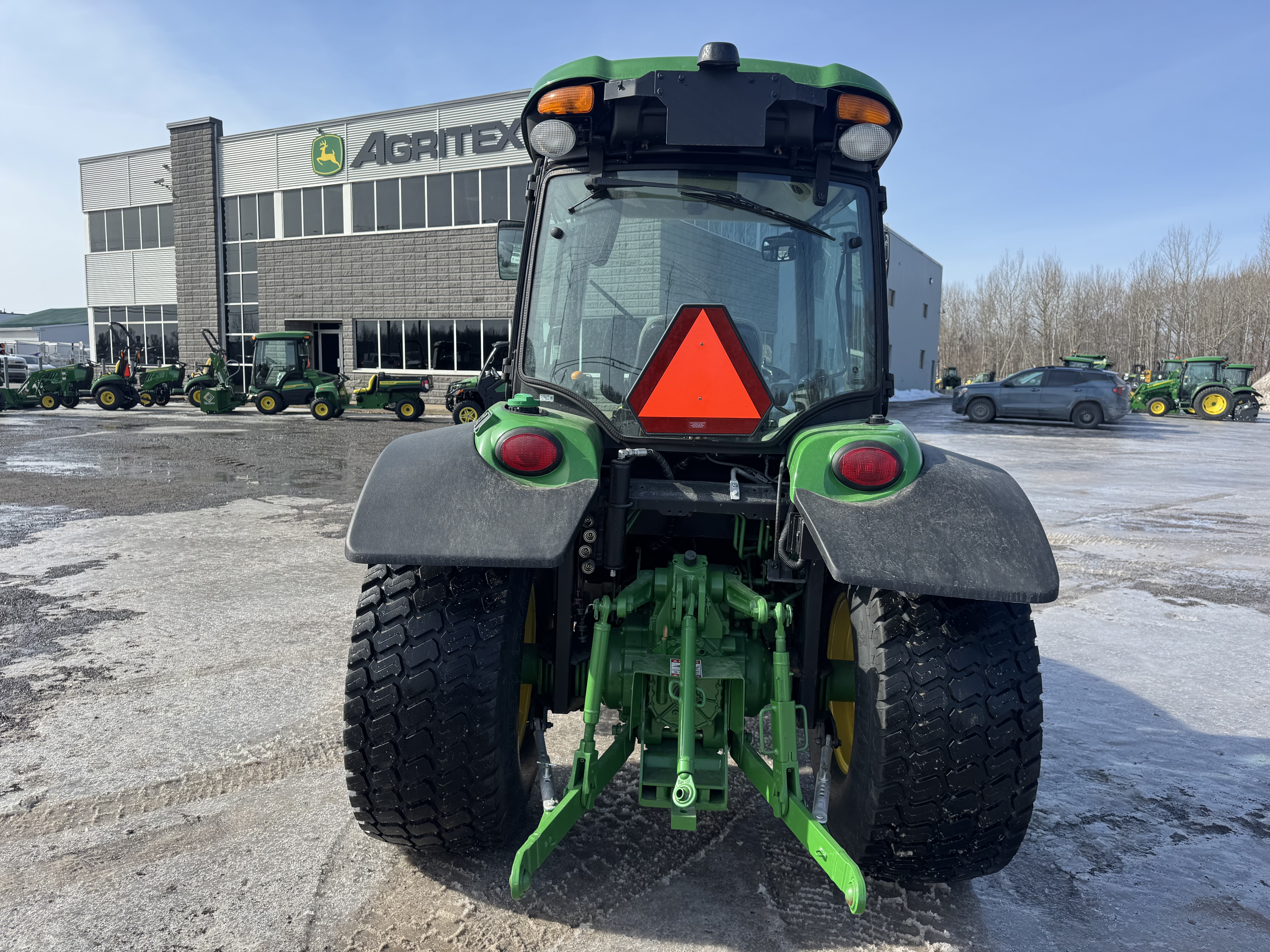 John Deere 4066R TURF GRATTE 