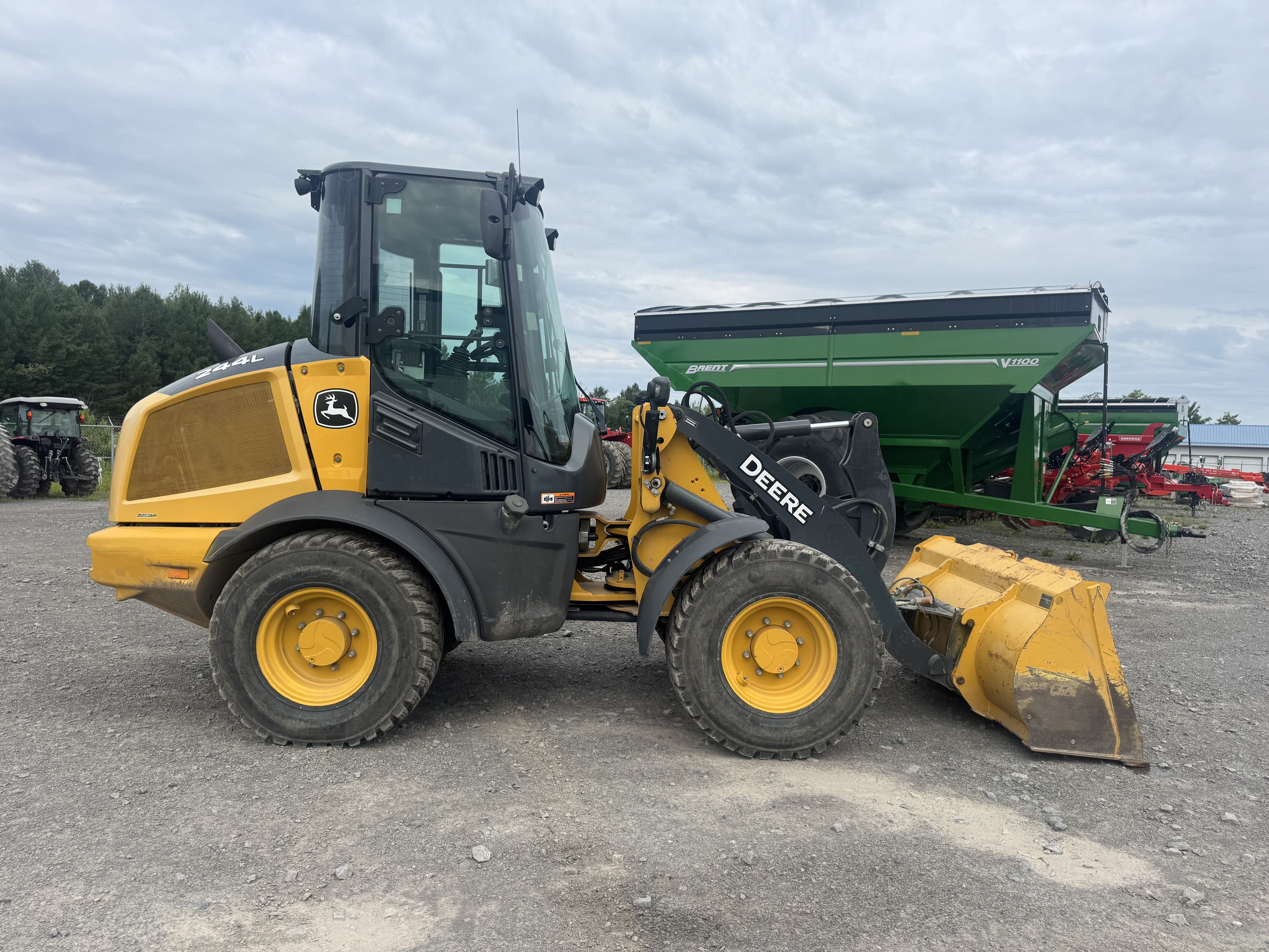 John Deere 244L