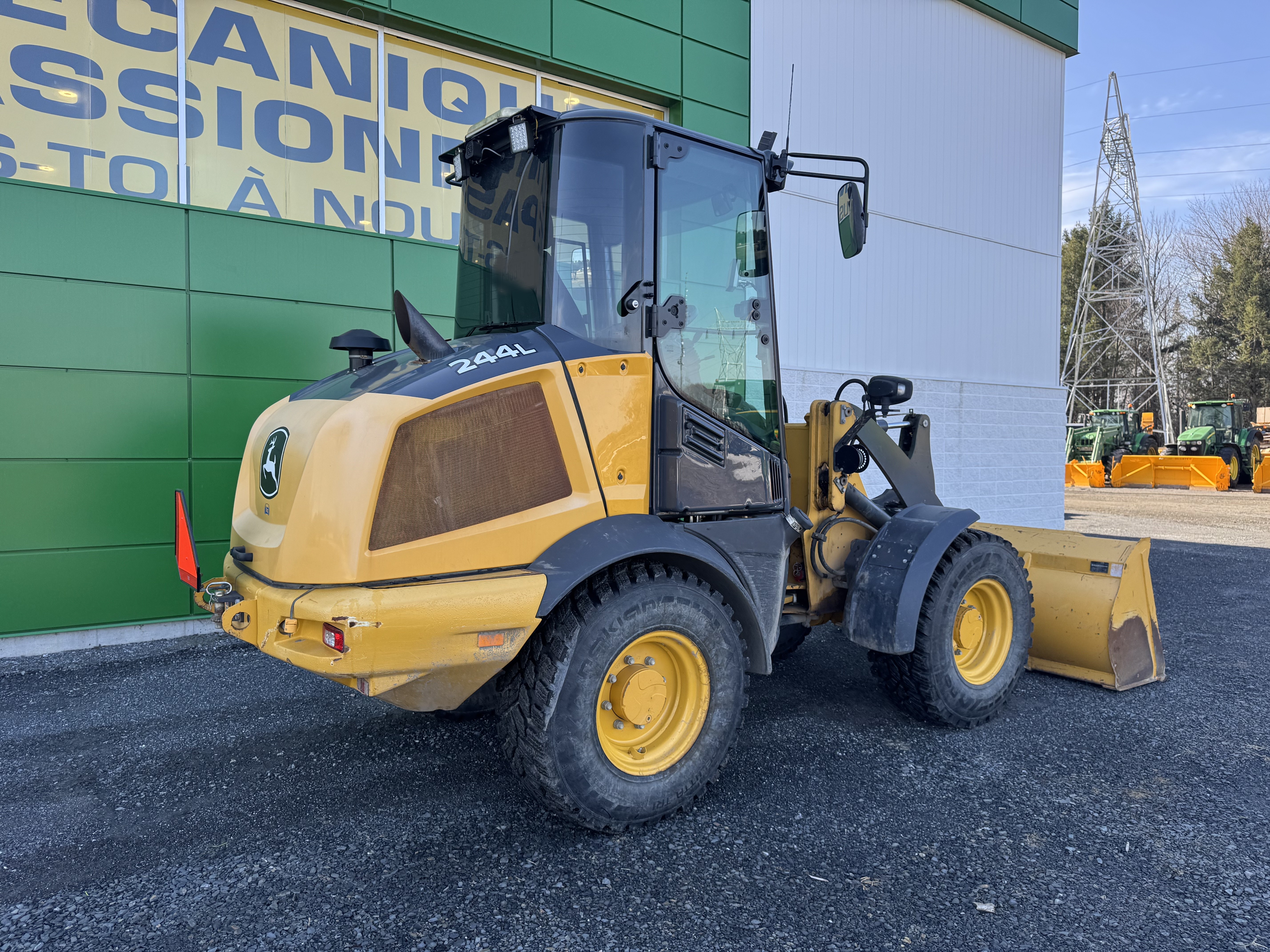 John Deere 244L