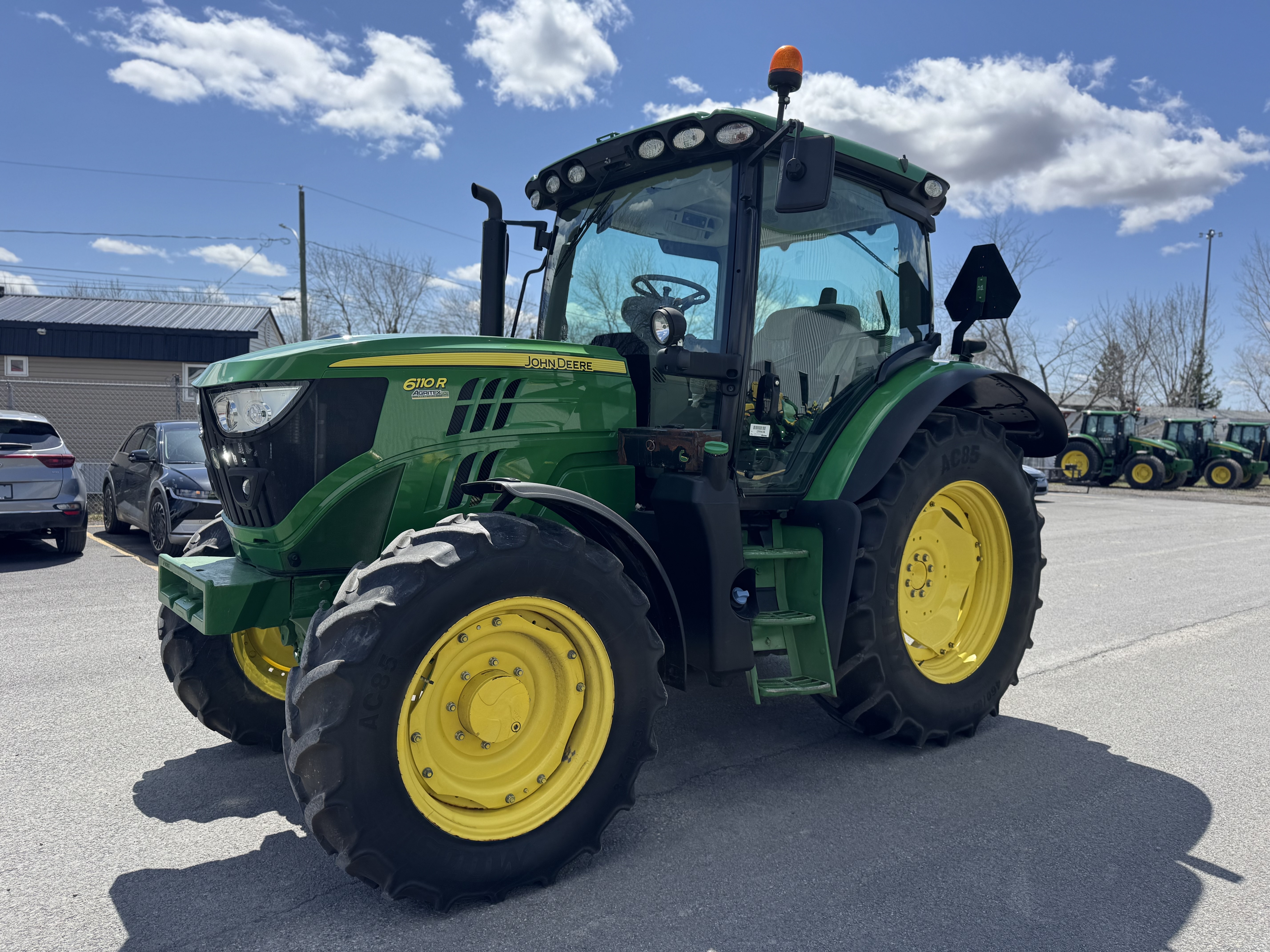 John Deere 6110R 