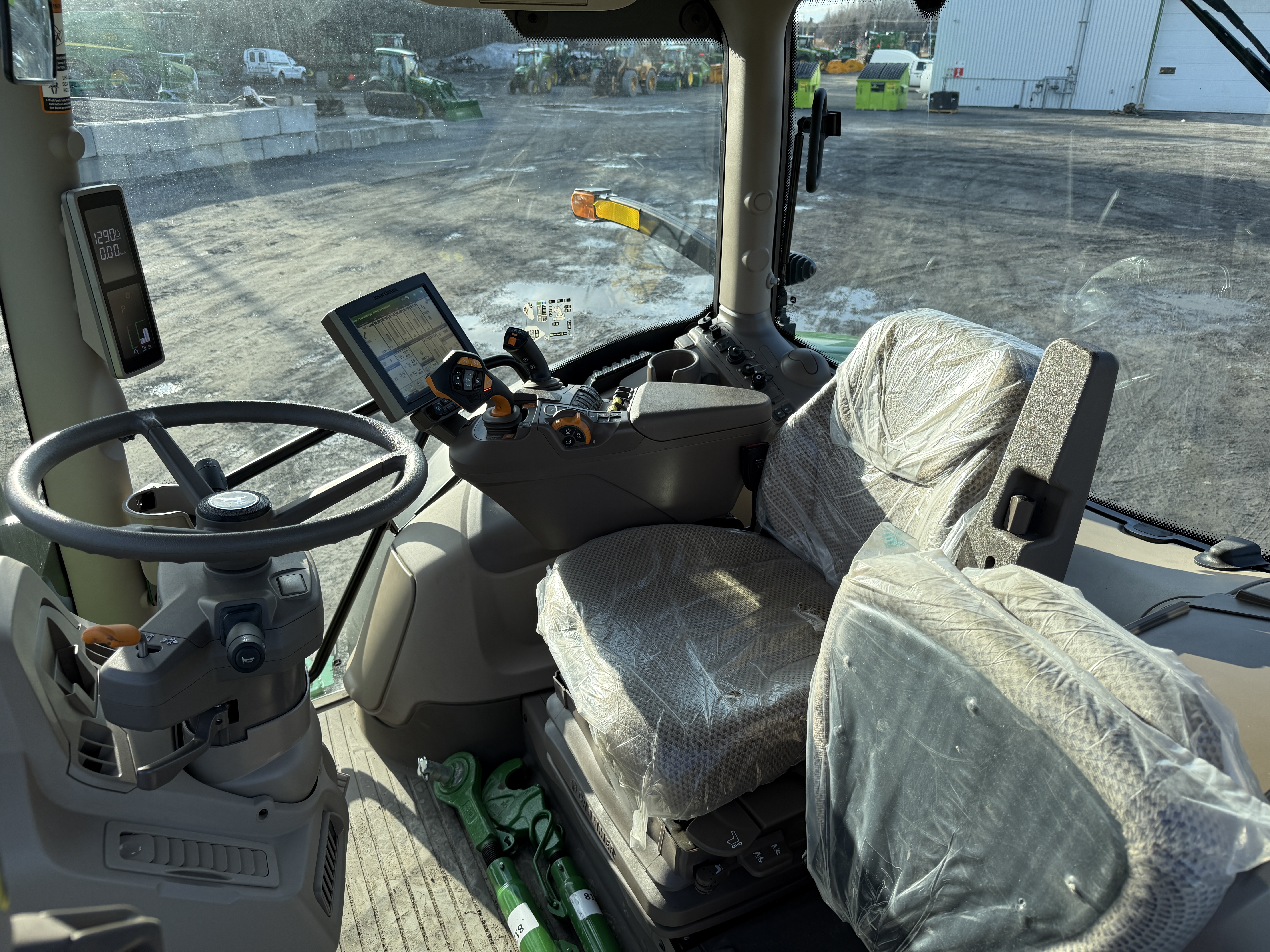 John Deere 6R 215 FRT HITCH PTO   