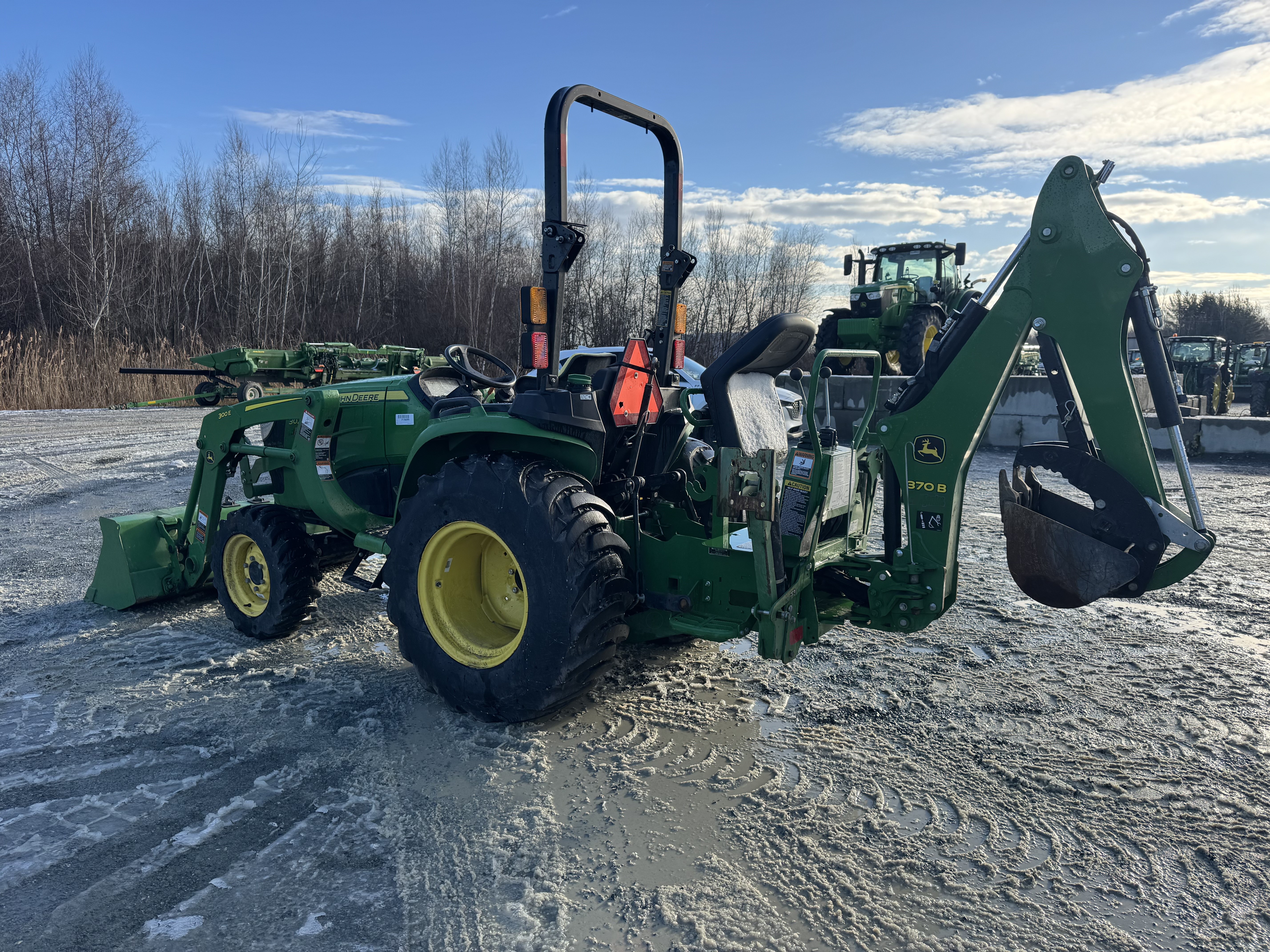 John Deere 3025E TLB