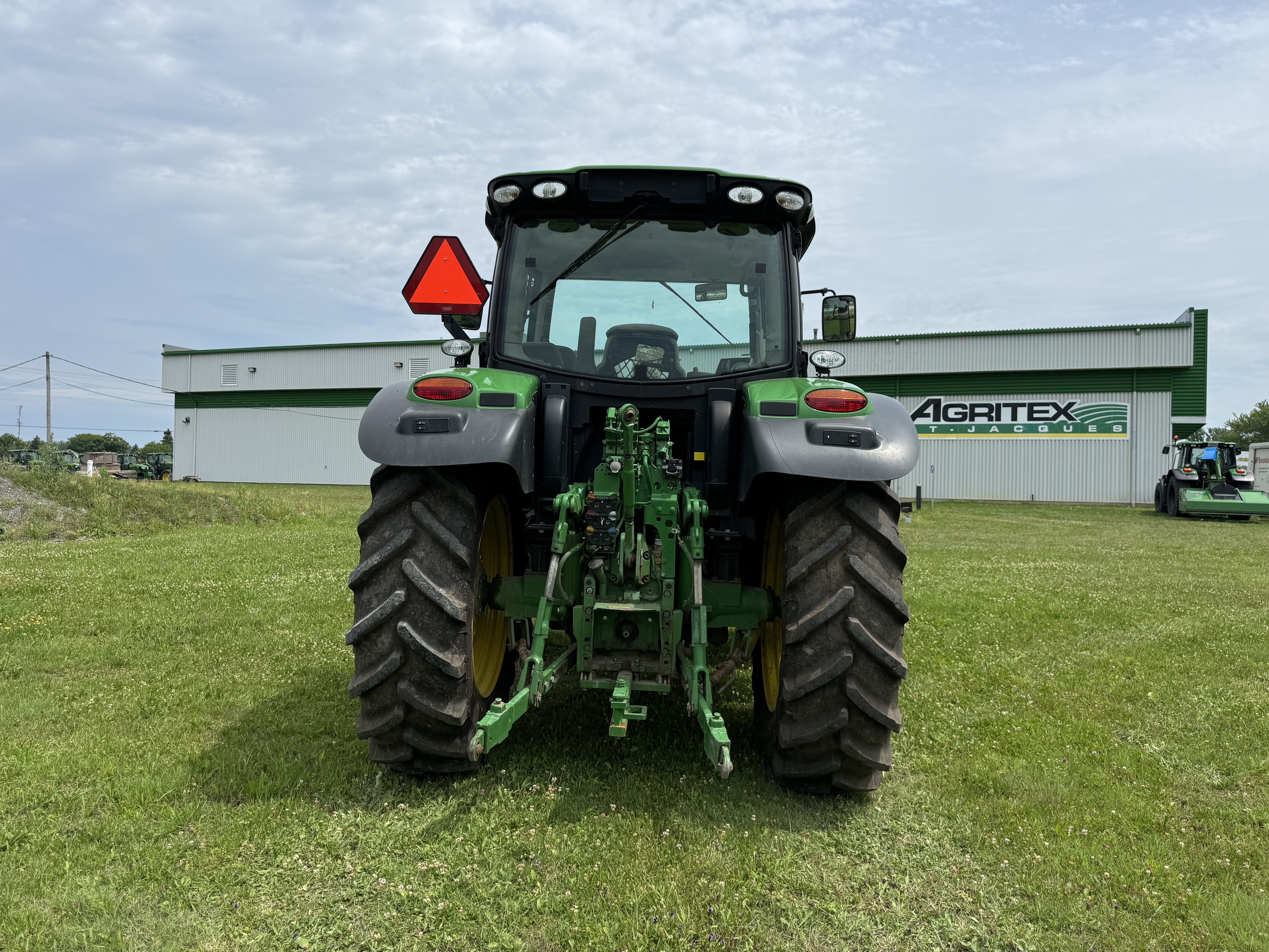 John Deere 6110R 