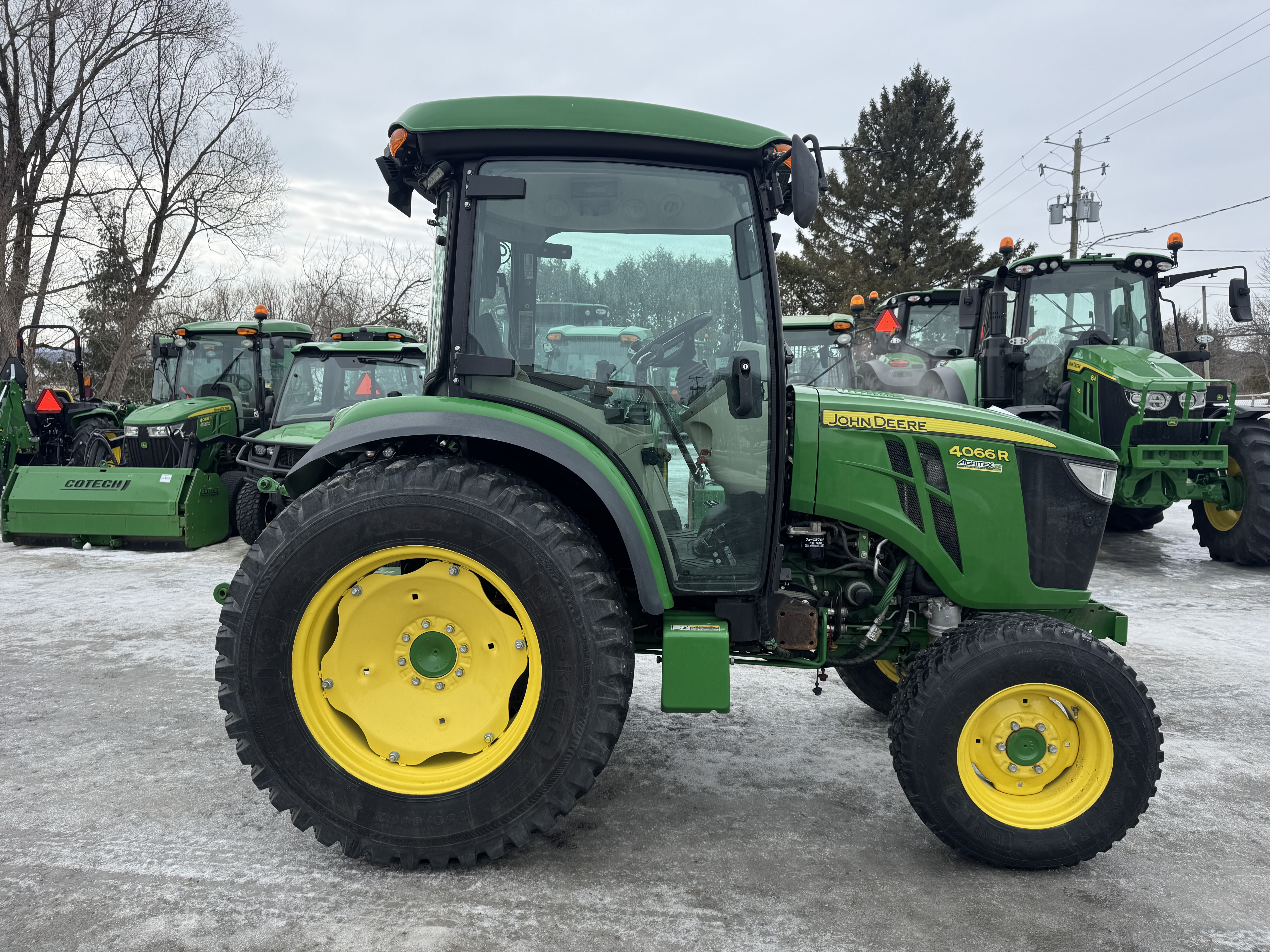 John Deere 4066R NOKIAN 