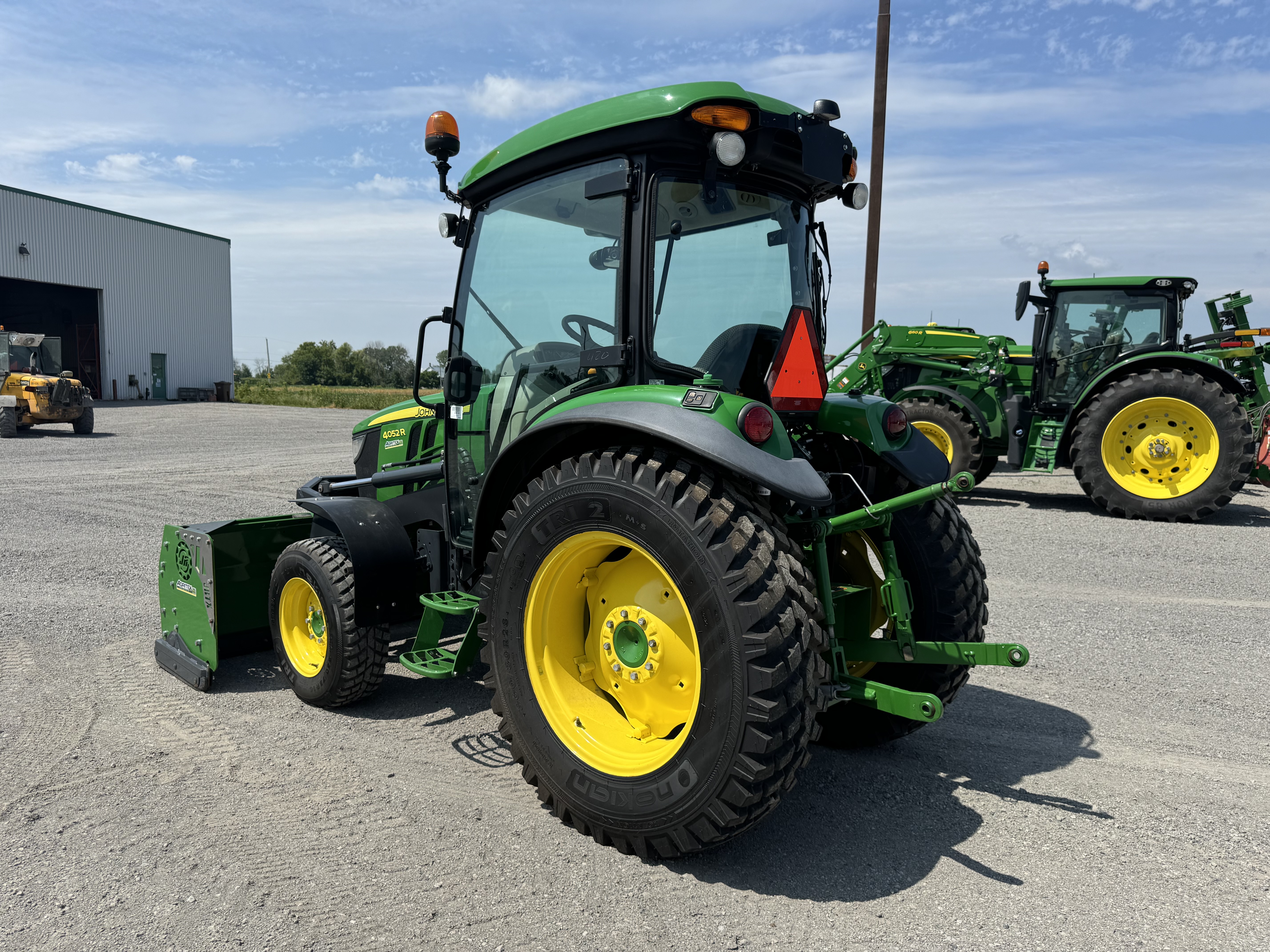 John Deere 4052R GRATTE NOKIAN  