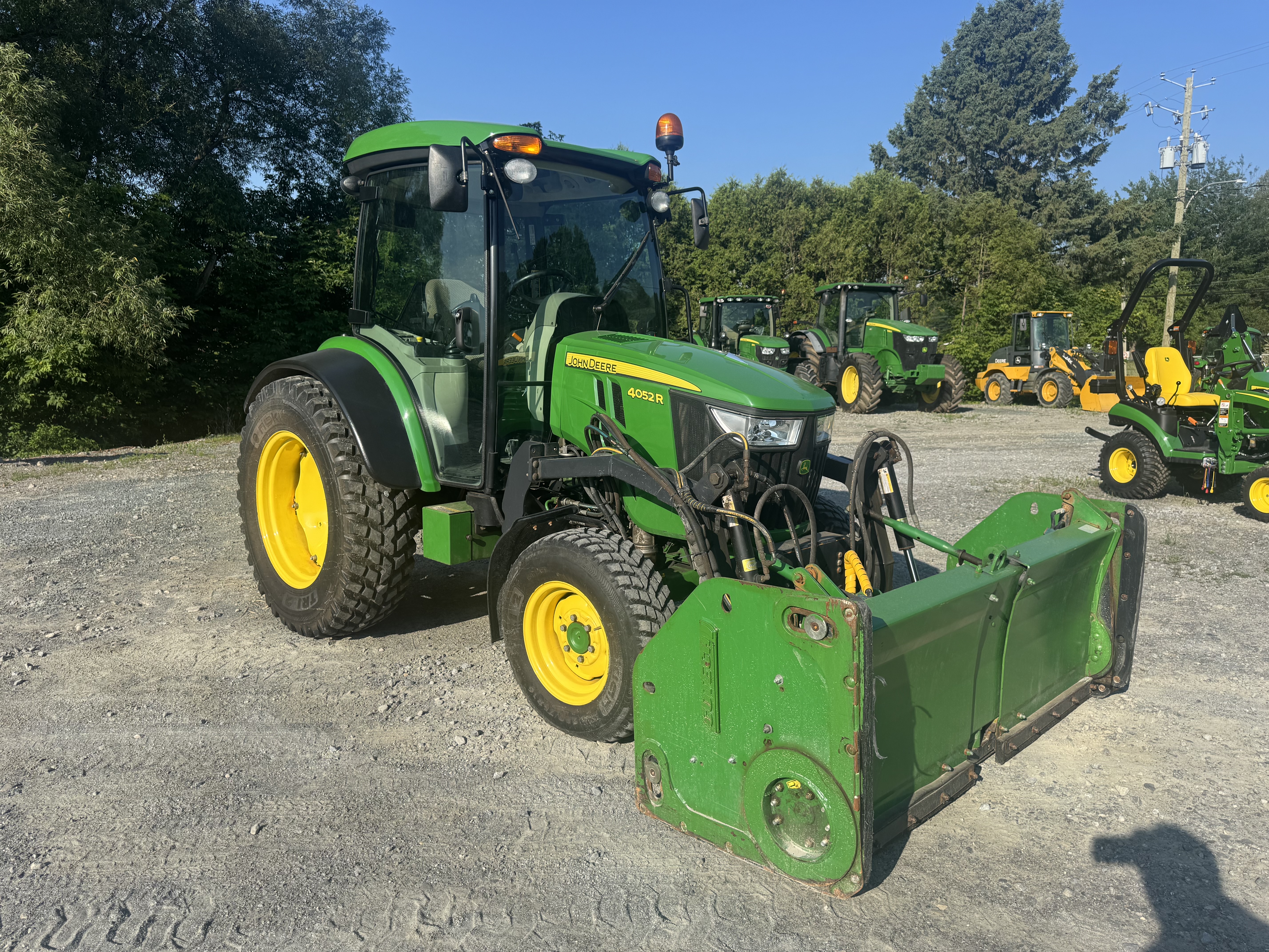 John Deere 4052R GRATTE NOKIAN 
