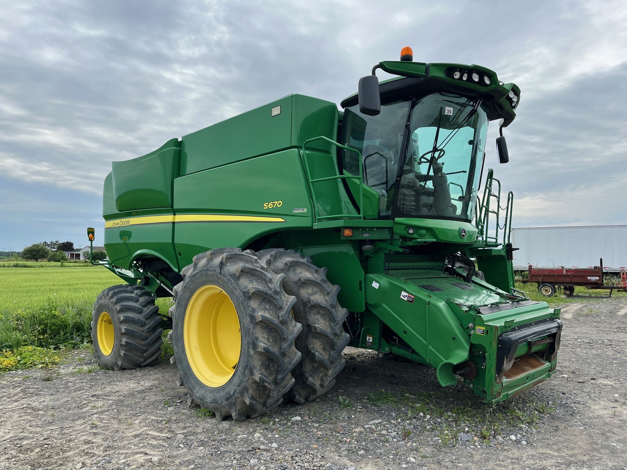 John Deere S670