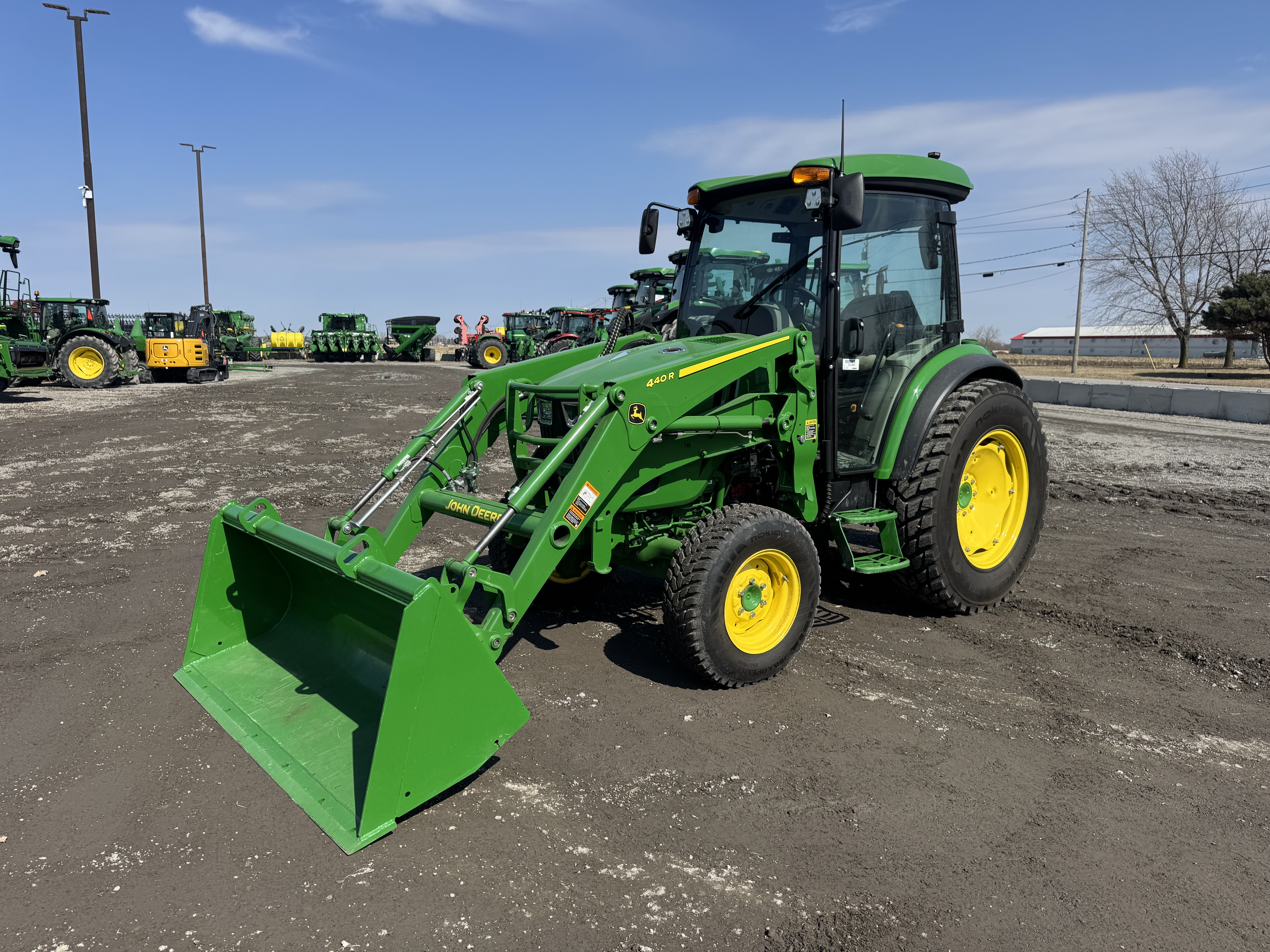 John Deere 4075R NOKIAN LOADER