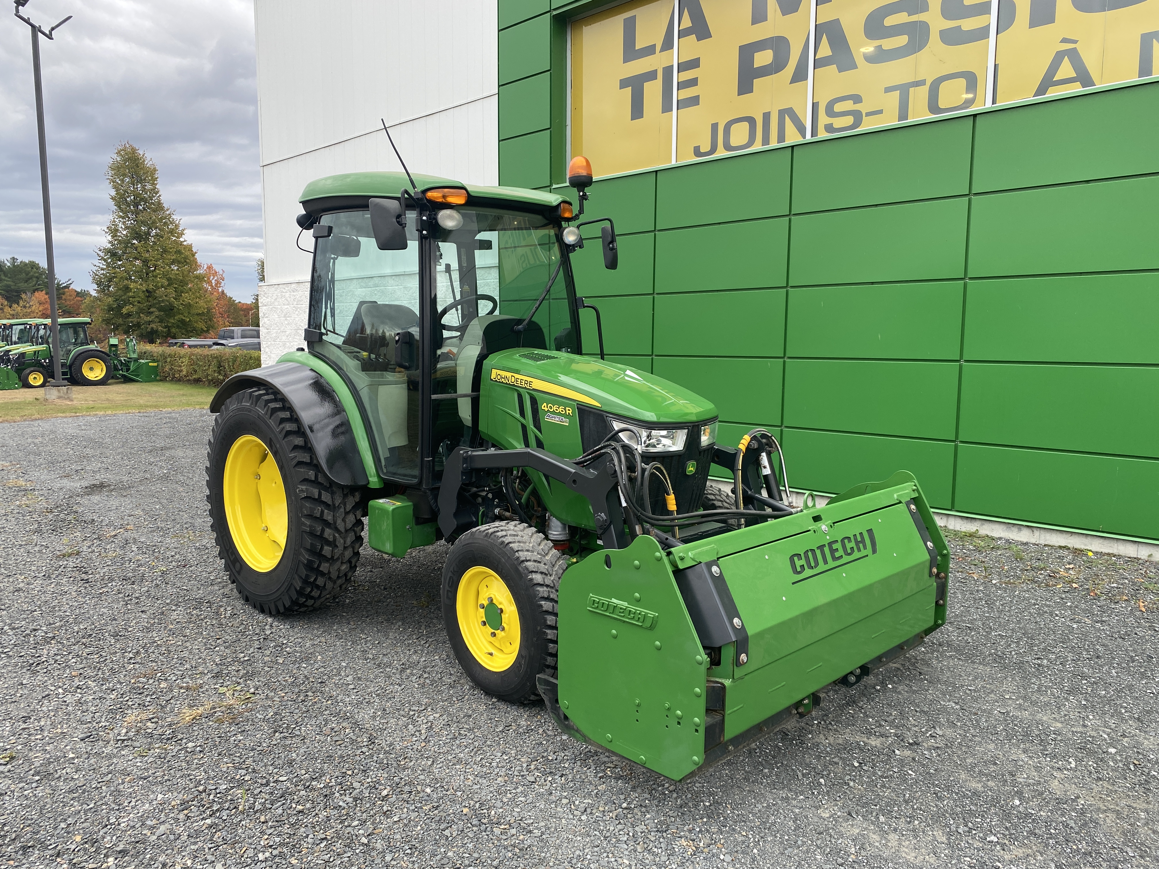 John Deere 4066R GRATTE NOKIAN 