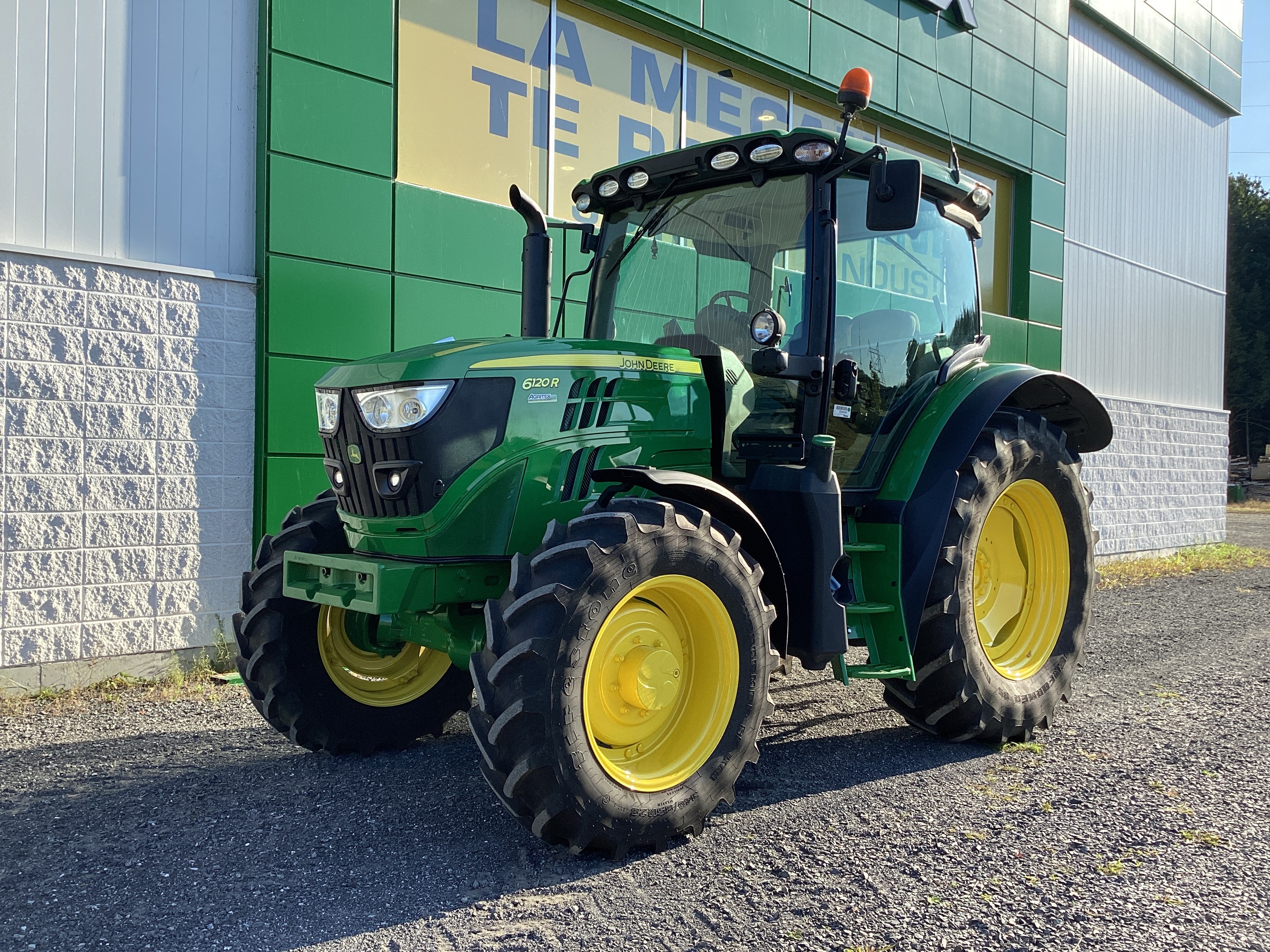 John Deere 6120R