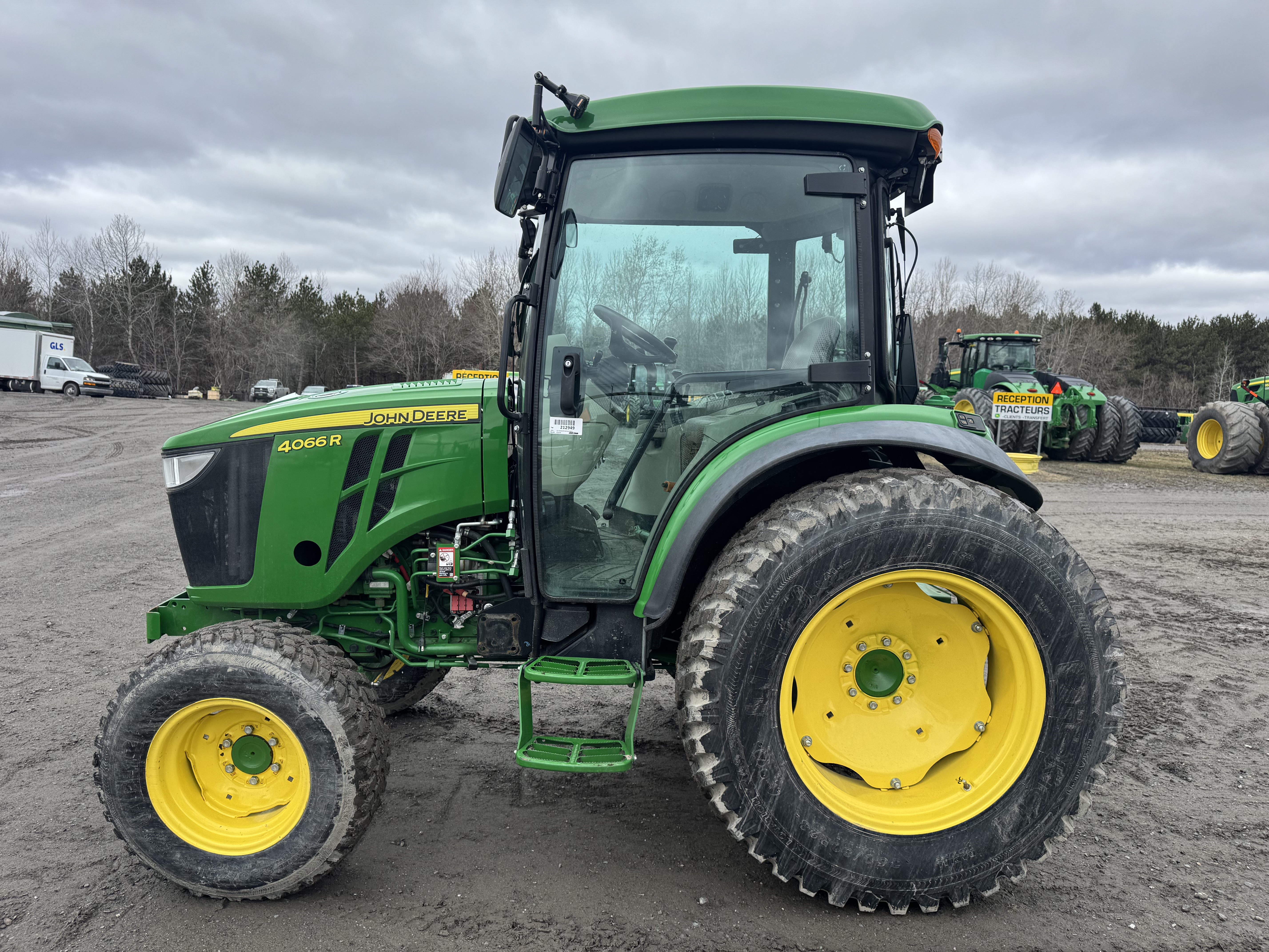 John Deere 4066R NOKIAN 