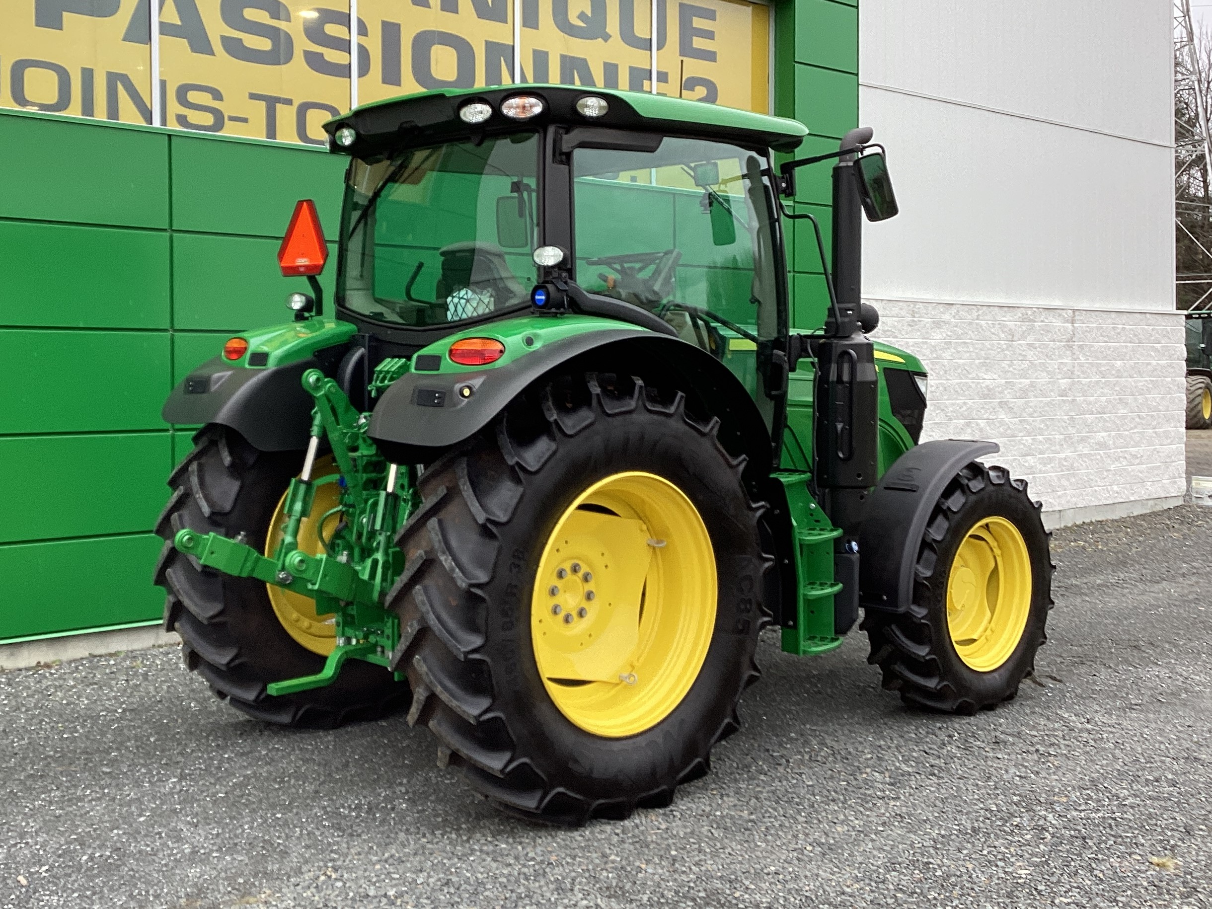 John Deere 6120R