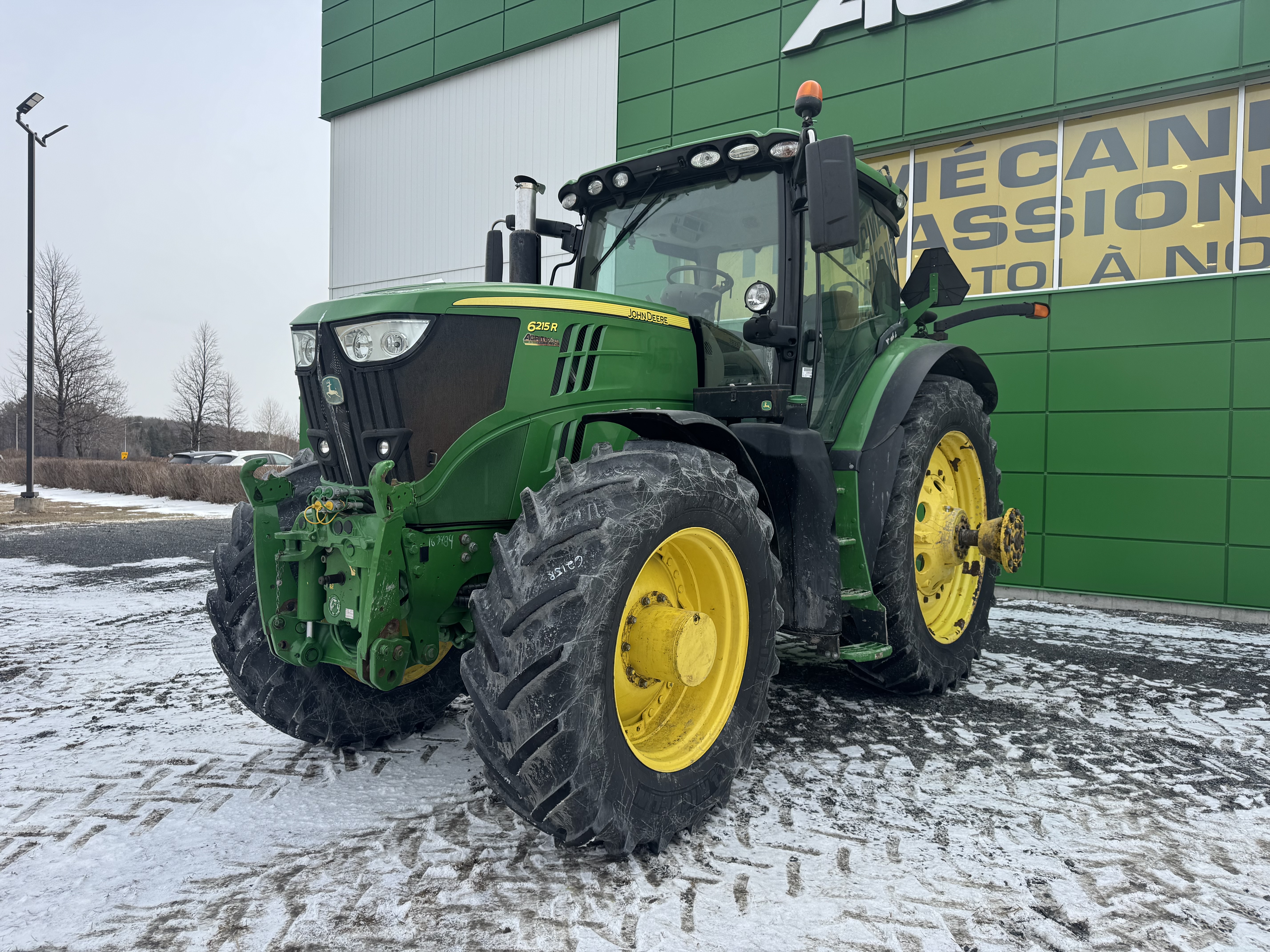 John Deere 6215R FRT HITCH PTO