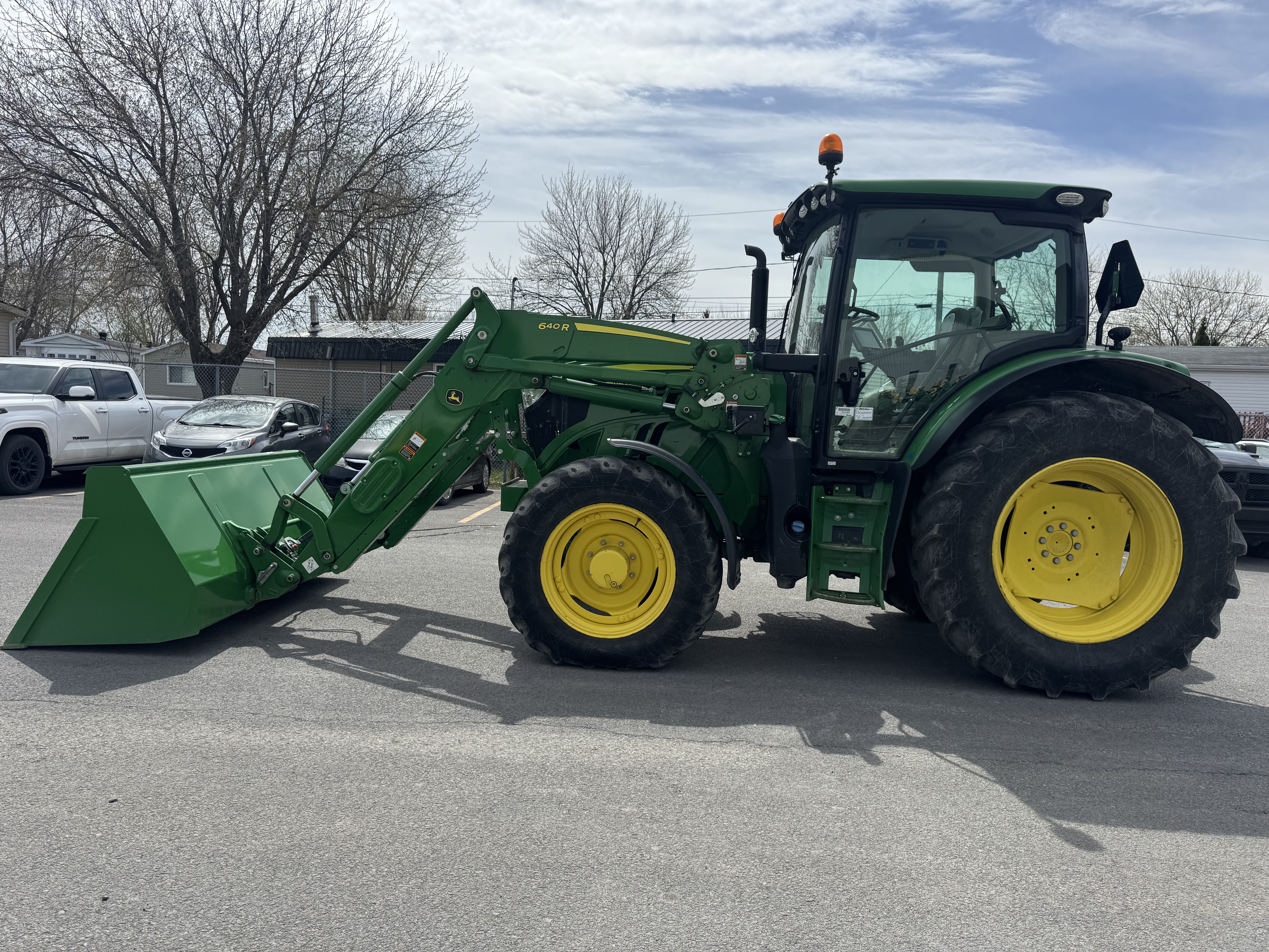 John Deere 6110R 