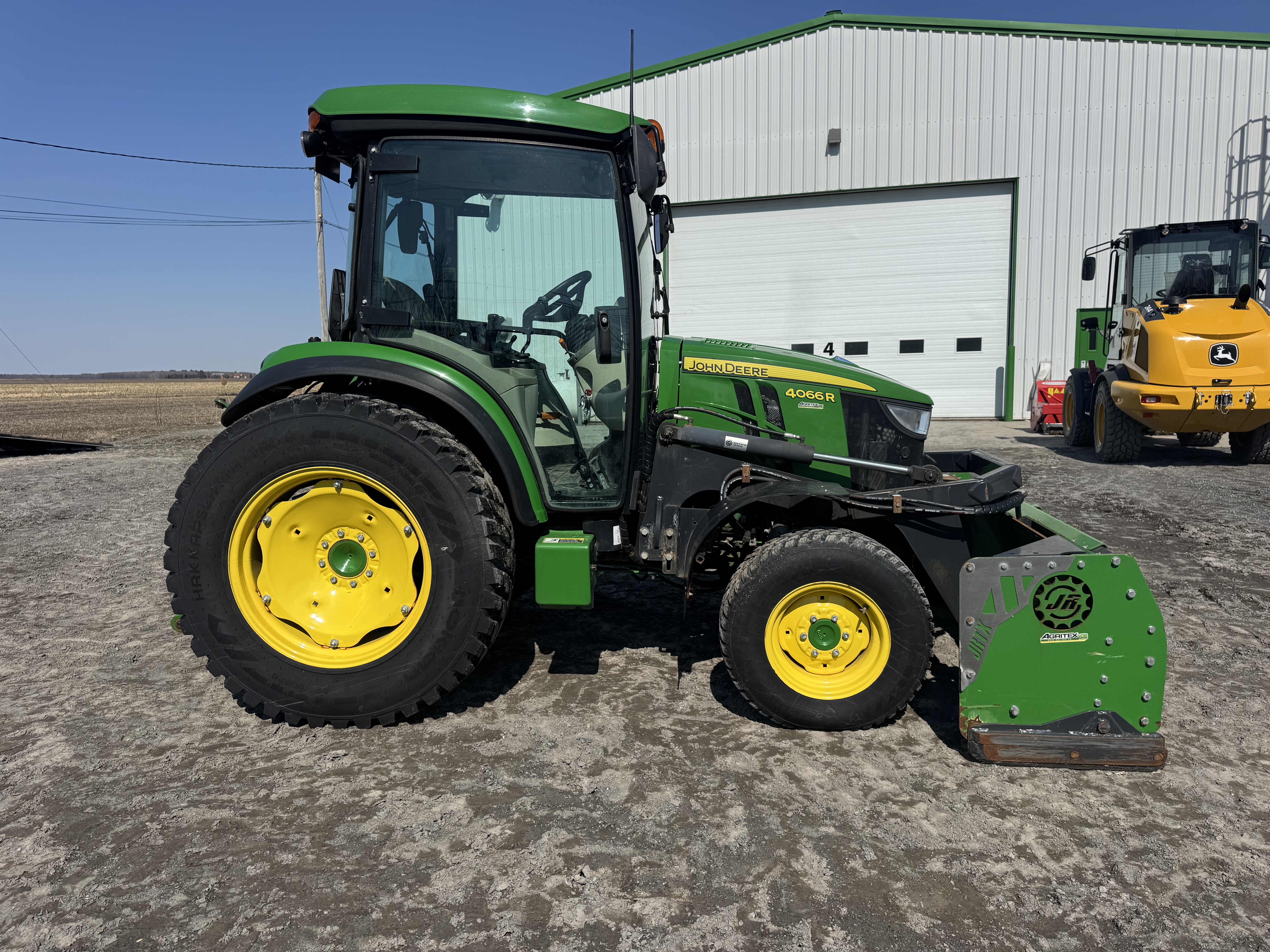 John Deere 4066R GRATTE NOKIAN    