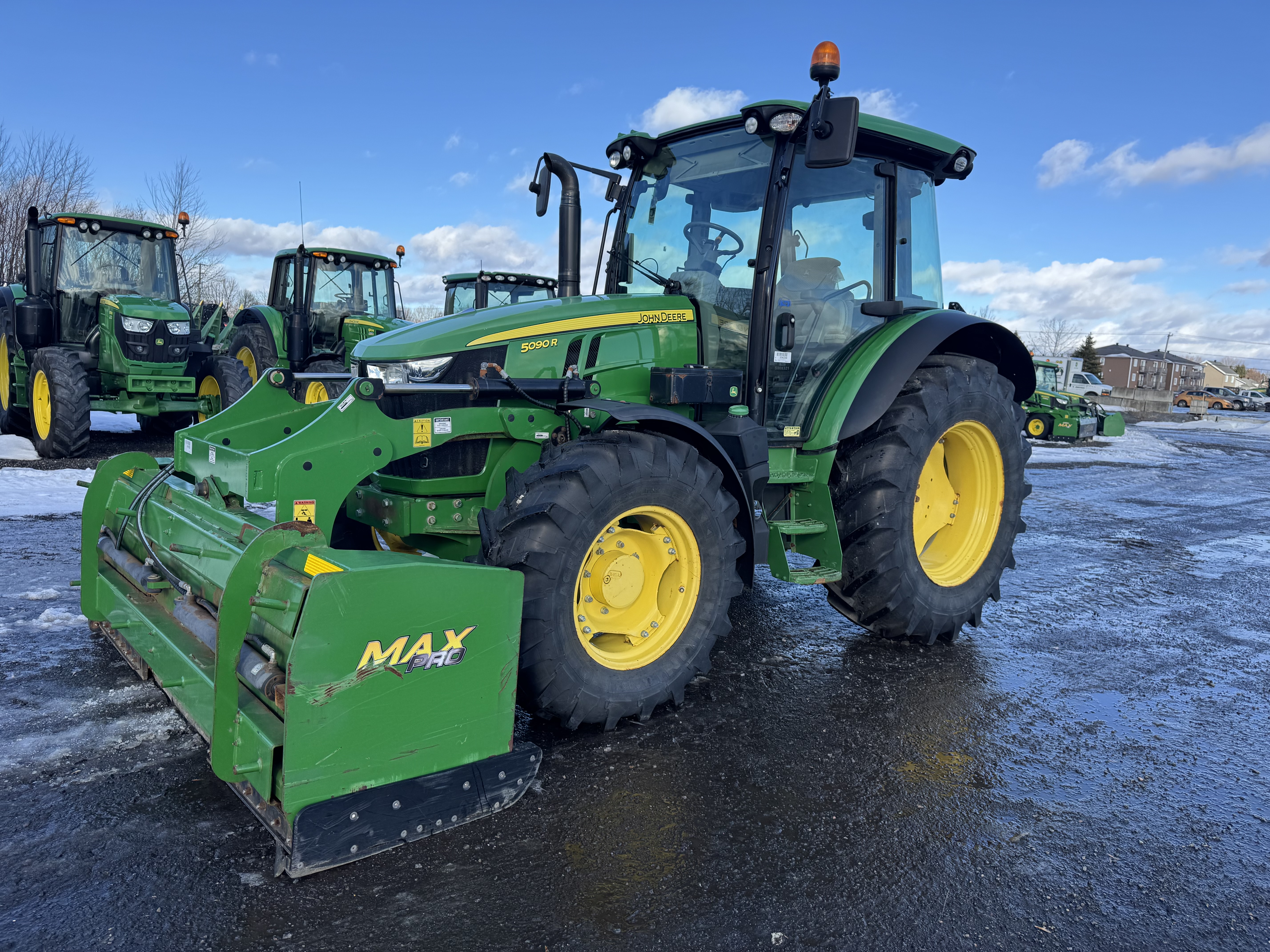 John Deere 5090R GRATTE