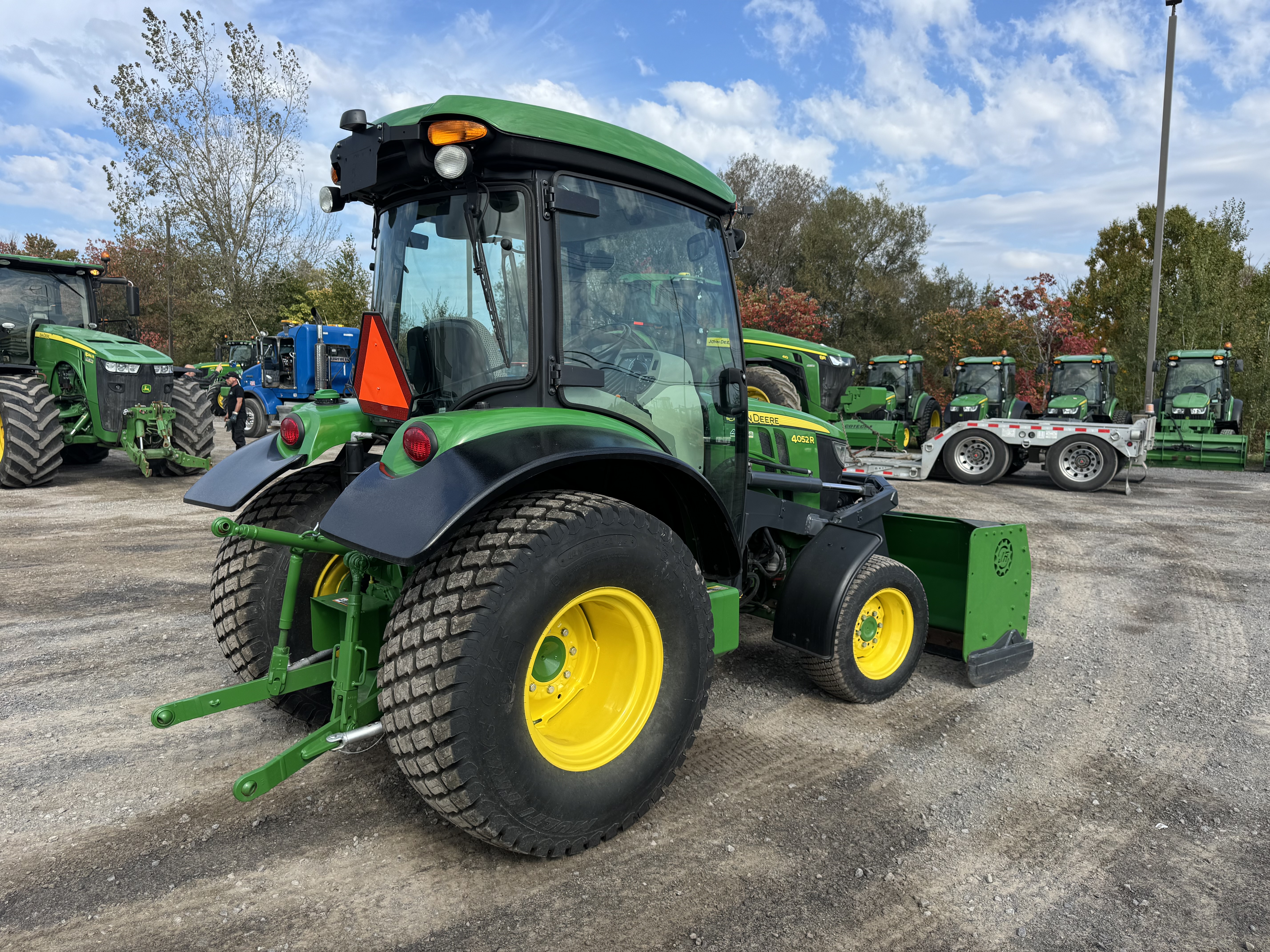 John Deere 4052R GRATTE TURF   