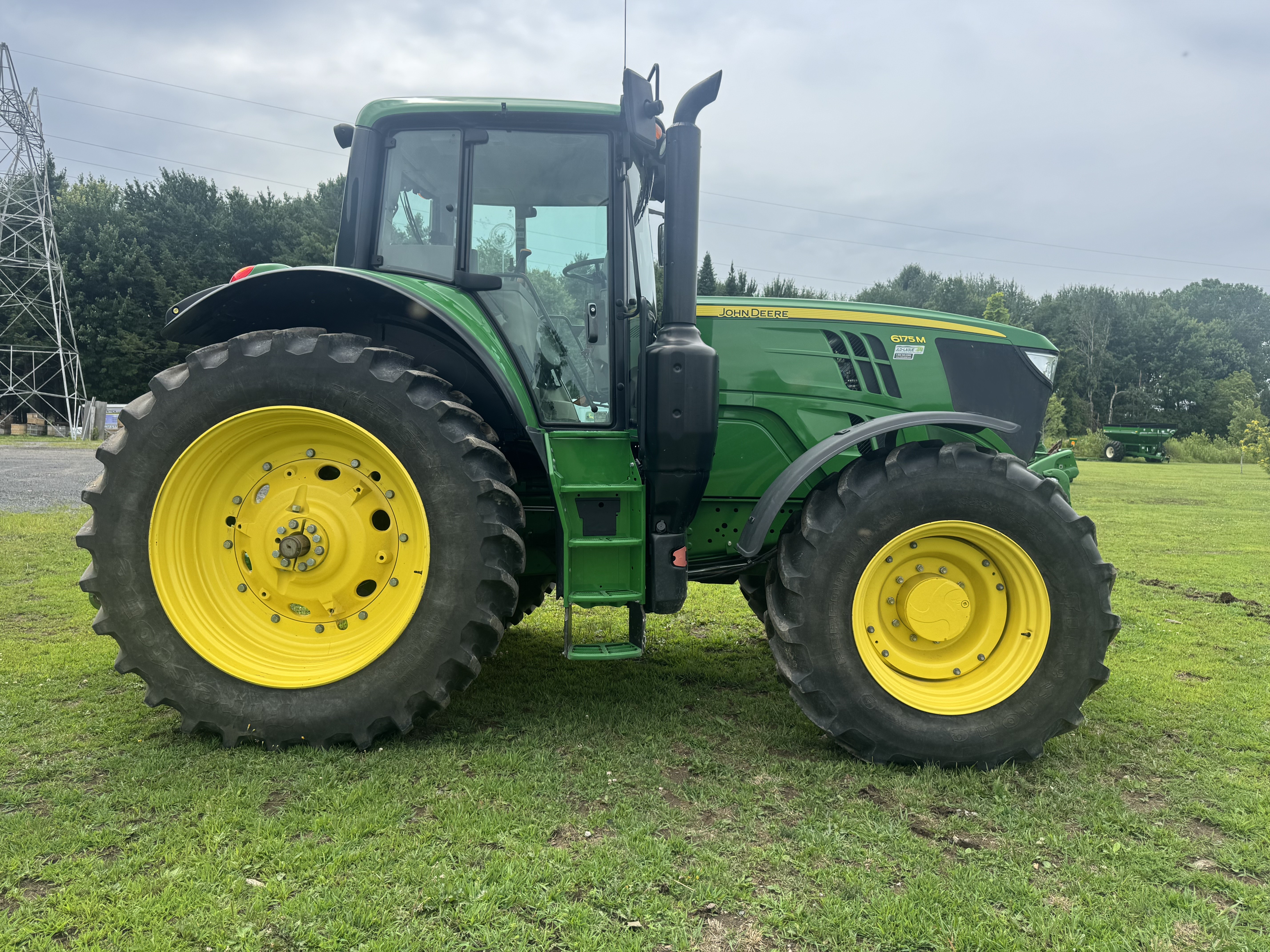 John Deere 6175M FRT HITCH PTO