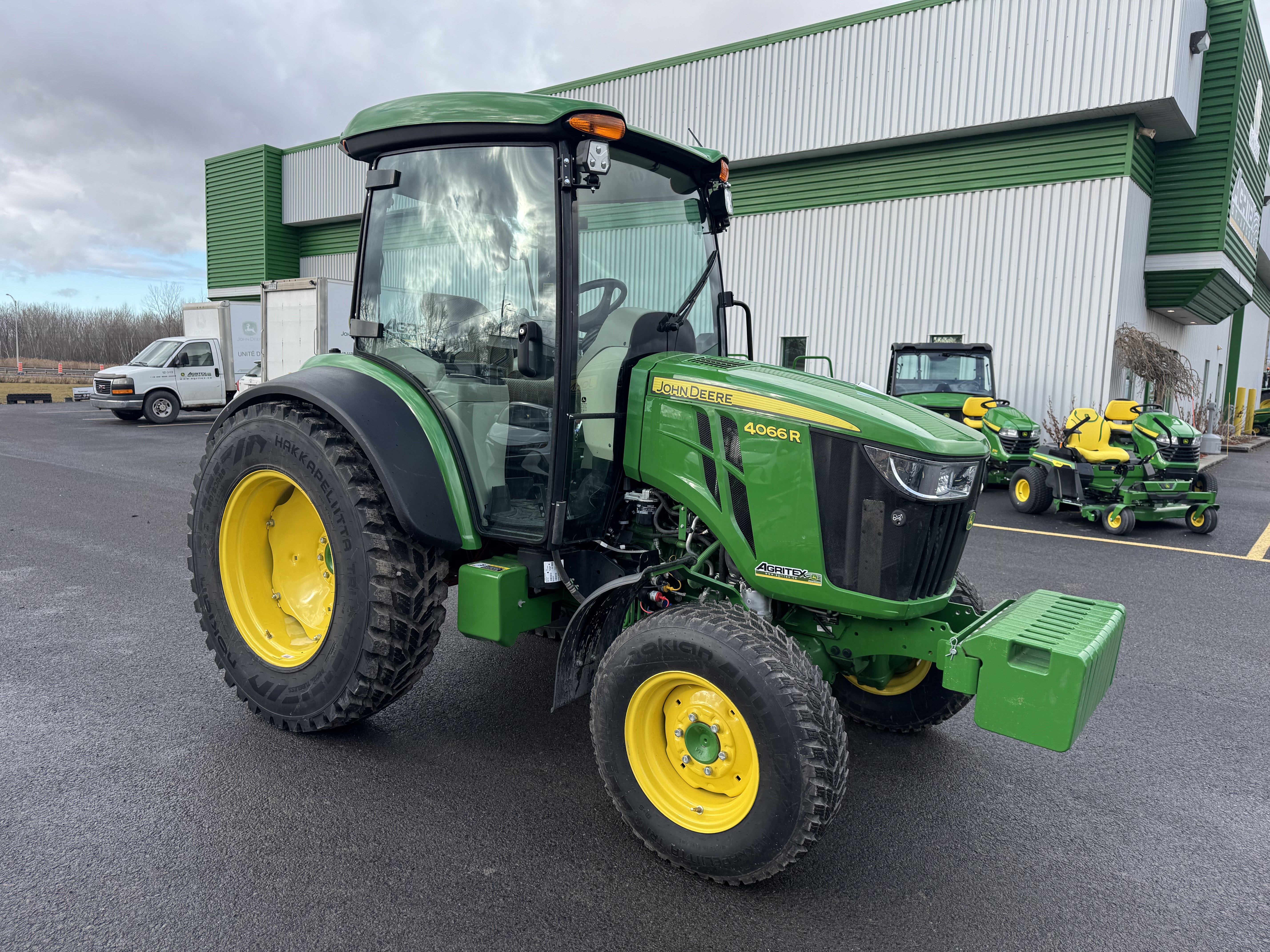 John Deere 4066R NOKIAN 