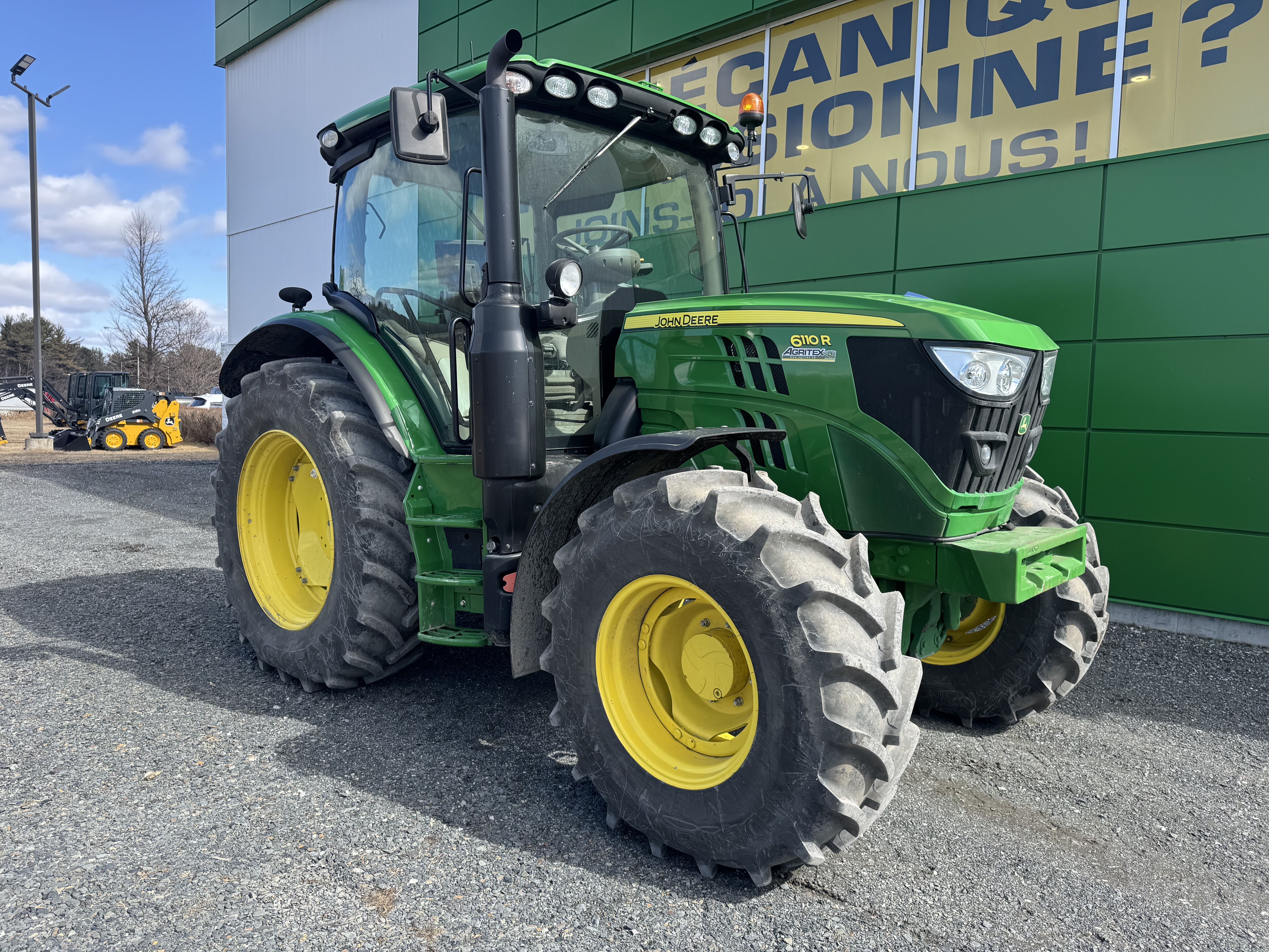 John Deere 6110R 