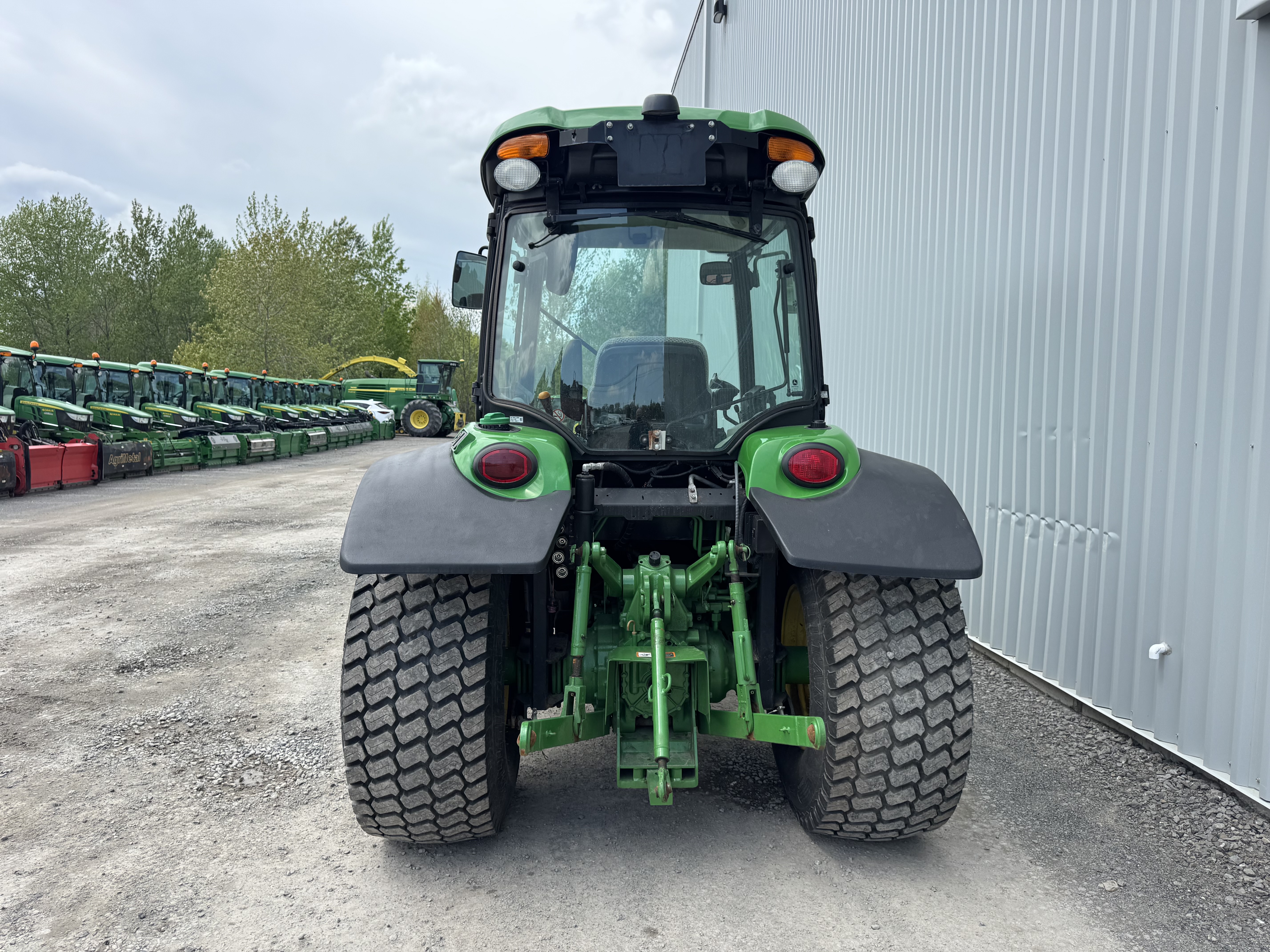 John Deere 4066R TURF GRATTE 